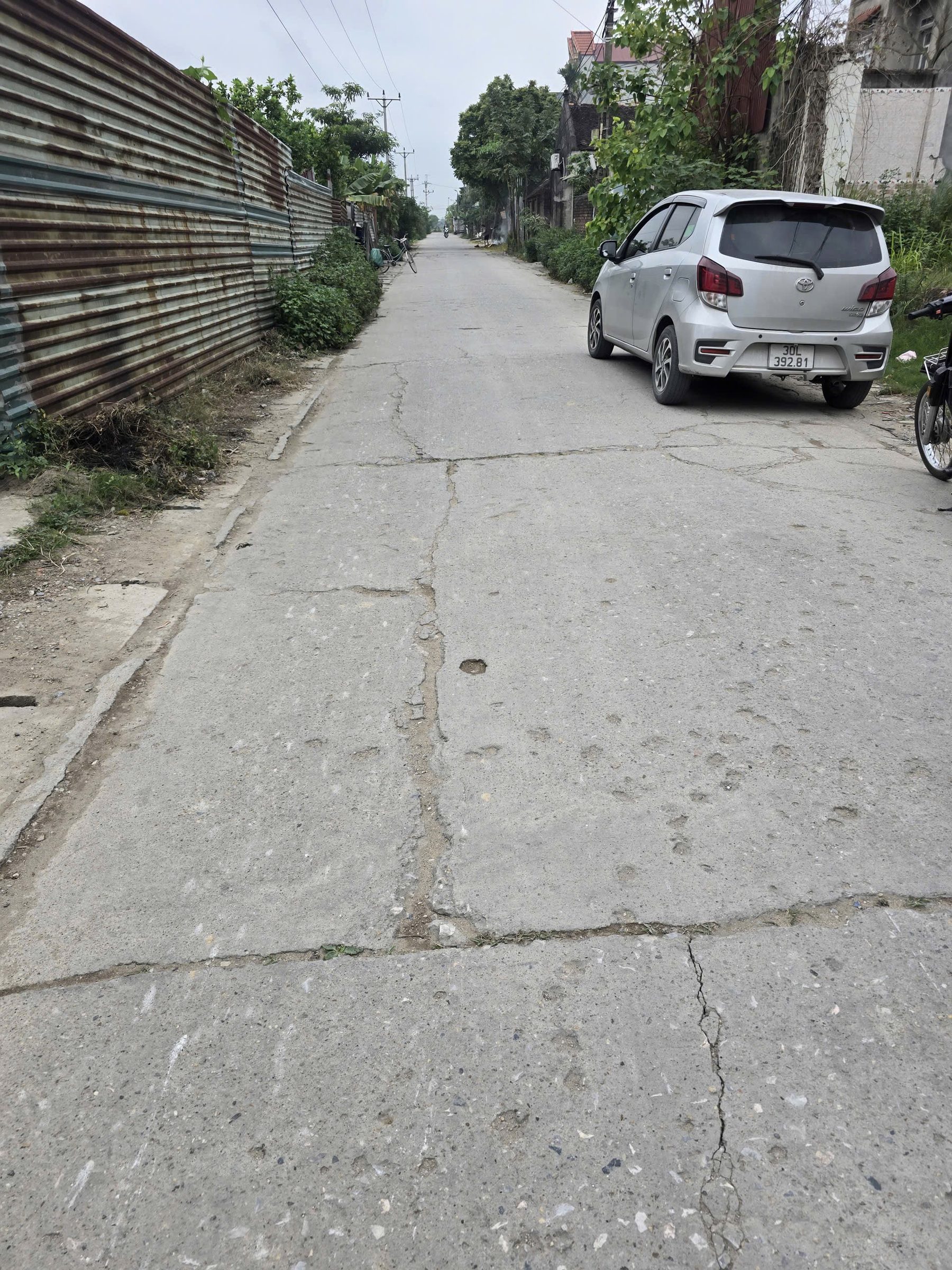 HÀNG HIẾM - LÔ GÓC ĐƯỜNG Ô TÔ TRÁNH - XUNG QUANH TIỆN ÍCH BAO LA