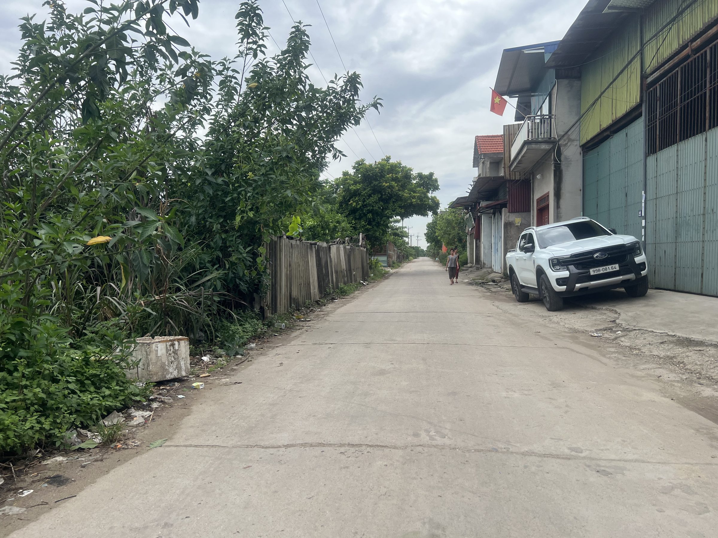 ĐẤT ĐẸP ĐƯỜNG Ô TÔ THÔNG ,SÁT KĐT PHÚ ĐIỀN, GẦN CHỢ, CÔNG VIÊN, TRƯỜNG CÁC CẤP