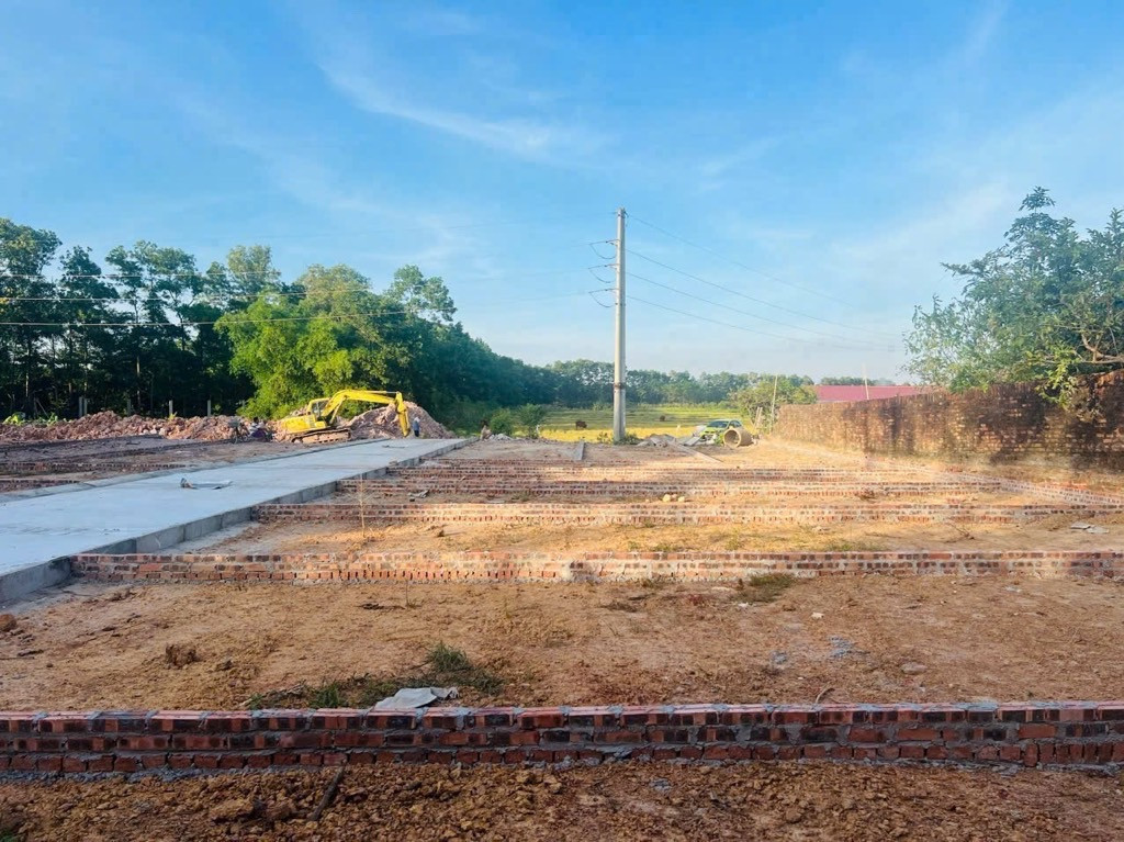 Bán nhanh 51 m Tại Cộng Hoà - Phù Linh sát cạnh sân gofl ngó sang là thấy
