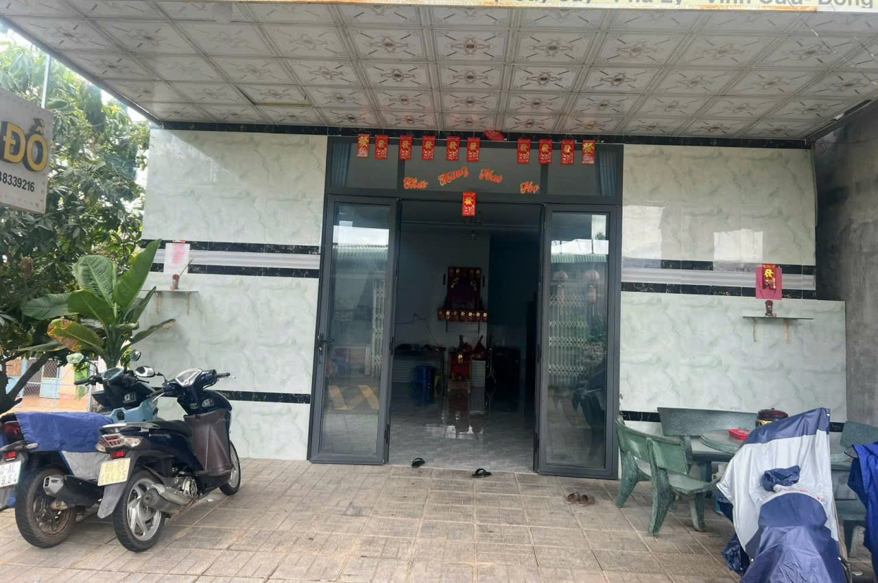 ✨CẦN BÁN  NHÀ ẤP CÂY CẦY - VĨNH CỬU
💎 Giá : 940 Triệu 
Diện tích khủng: 343m² (7x49)
📘Pháp lý chuẩn: Sổ đỏ riêng, 100% thổ cư 
Kết cấu: 3 Phòng ngủ
Vị trí: mặt tiền đường nhựa lớn
📞 Alo ngay:0328 003 182( chính chủ )  xem nhà bất cứ lúc nào