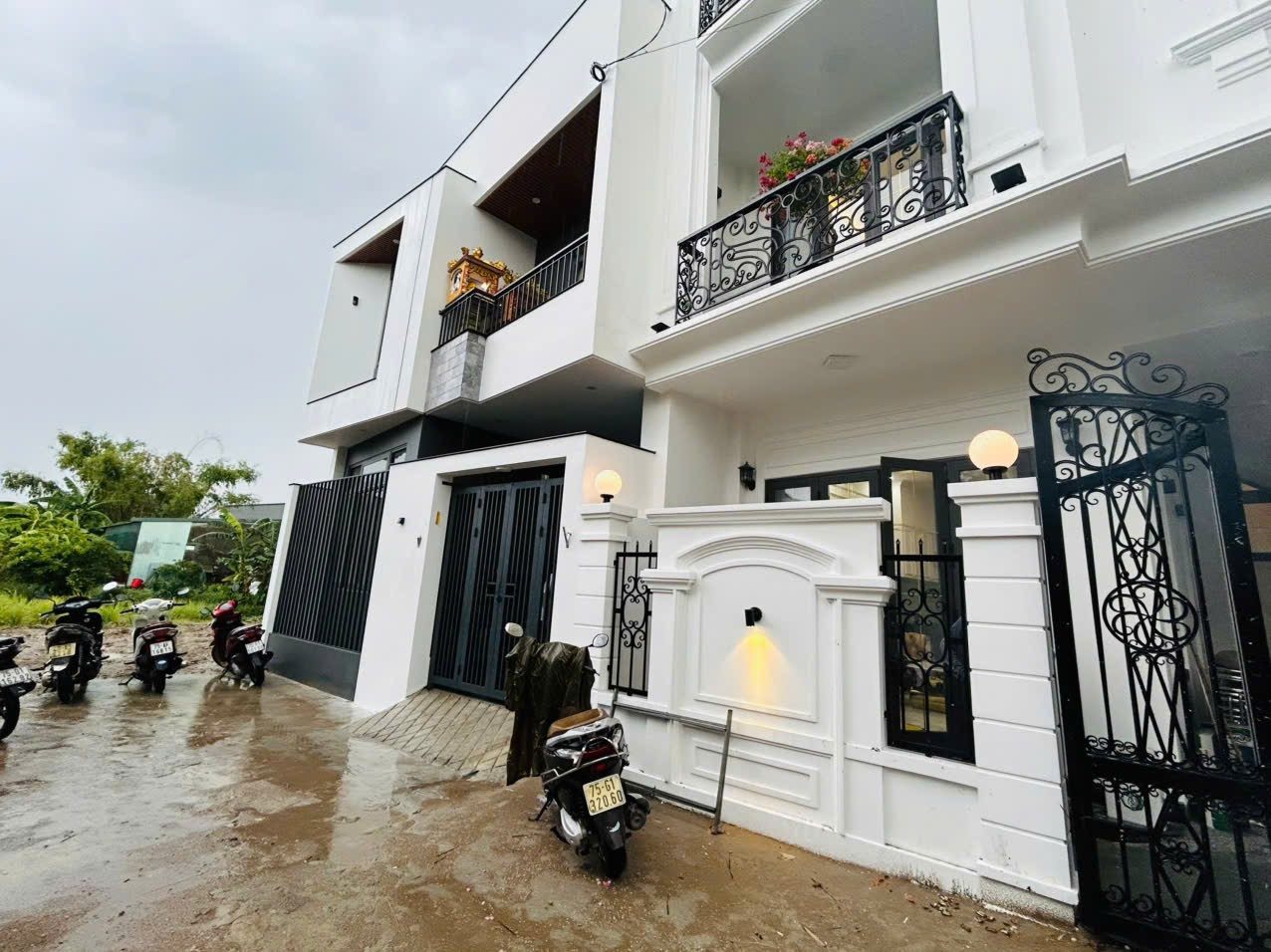 Bán NHÀ ĐẸP 3 TẦNG – GẦN KQH NGỌC ANH. Vị Trí Thuộc Xóm 3-4 Dưỡng Mong, Cách Tỉnh Lộ 10 50m. Giá chỉ 3,450 Tỷ thương lượng.