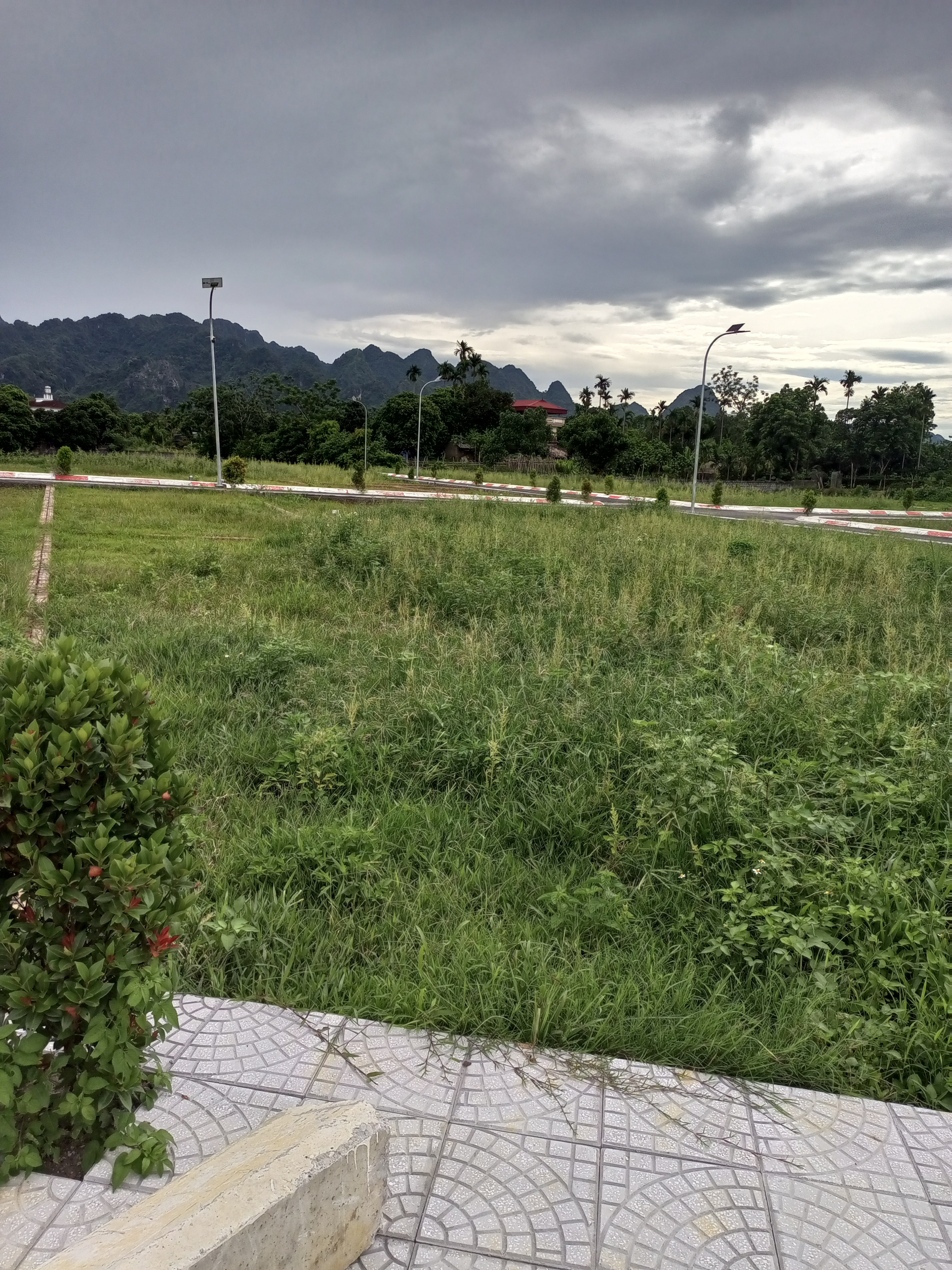chỉ với số tiền ít ỏi ac đã sở hữu một lô đất đẹp giá trị sinh lời cao tại lạc Thủy tỉnh hòa bình và nhiều tiềm năng tăng giá cao