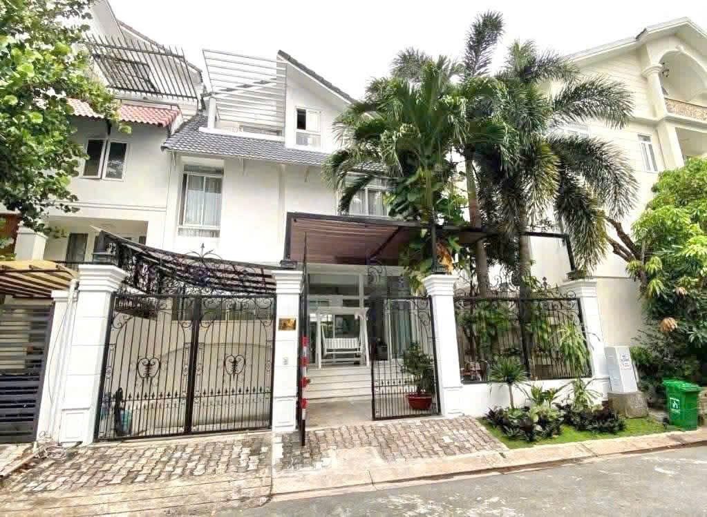 Cho thuê biệt thự Vạn Phát Hưng ,Quận 7, 4PN ,4WC Nhà mới 100% ở liền Mr.Đức Huy