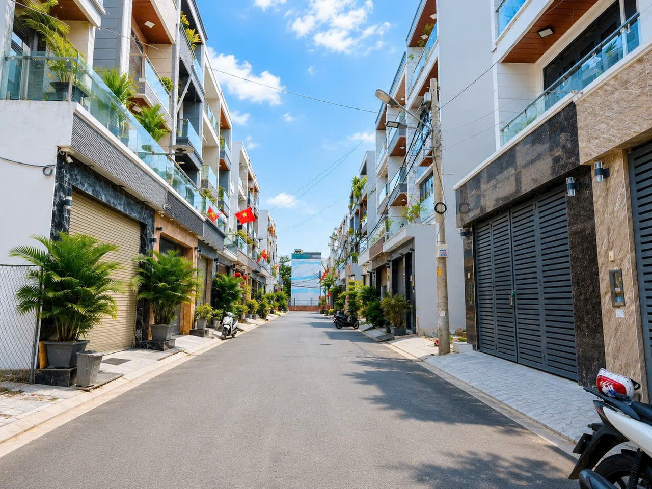 Nhà Ngộp Rẻ Hơn Thị Trường Hơn Tỷ Bạc !