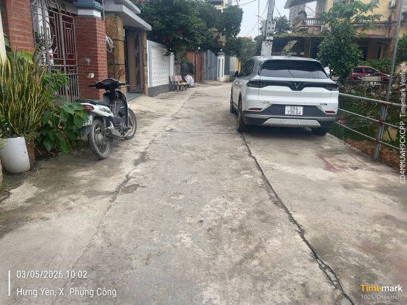 Chủ gửi bán lô đất 72m tặng kèm nhà 3 tâng xây kiên cố thiết kế đẹp ảnh sổ nở hậu vị trí đắc địa view hồ vĩnh. Viễn giáp ecopark hàng xóm xung quanh thân thiện giàu có làng nghề trông hoa cây cảnh đường trước đất oto cx5 tránh nhau đường thông thoáng vài 