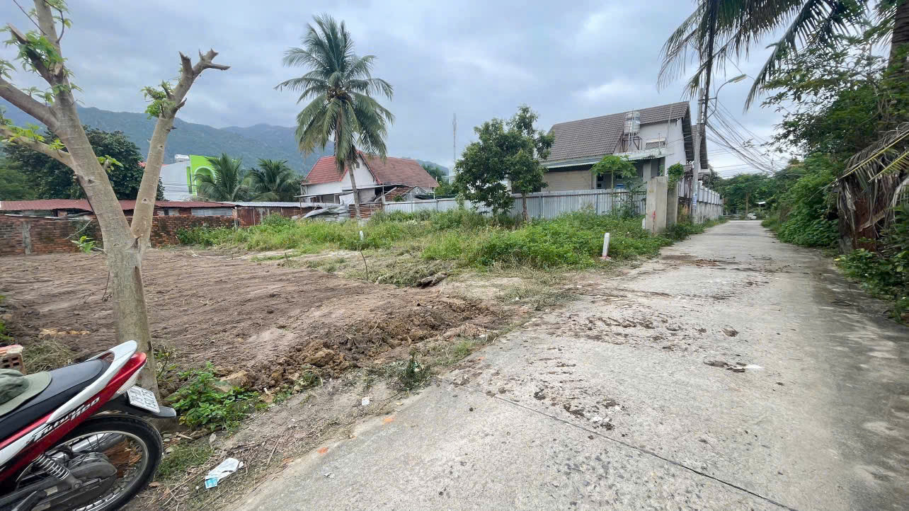 CHỦ CẮT BÁN LÔ ĐẤT ĐẸP HẺM BÌNH HOÀ .GẦN ĐƯỜNG NGUYỄN TẤT THÀNH,NHA TRANG CHỈ 2,1 TỶ