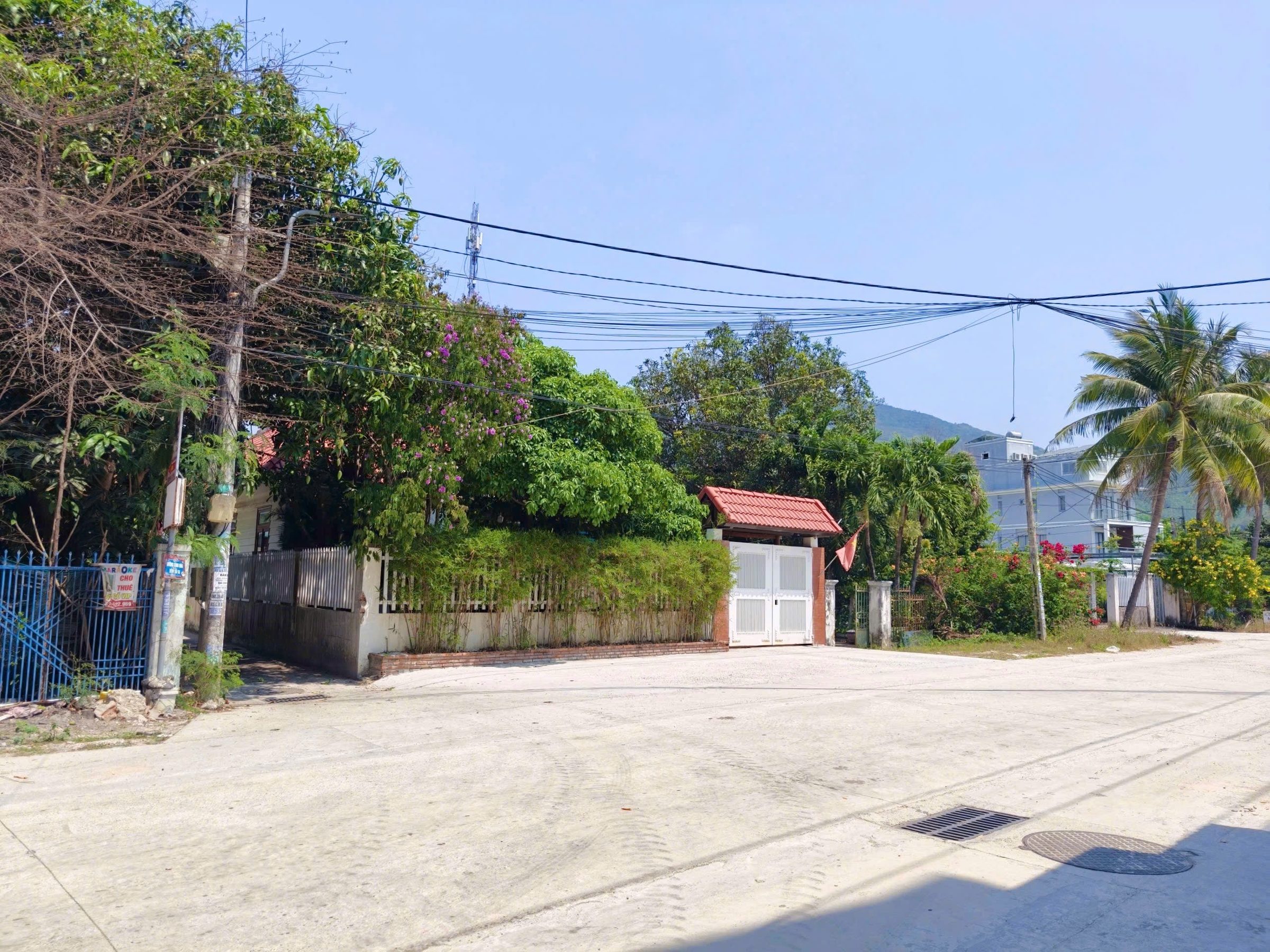 💥Bán đất TDP Phước Hạ, Phường Nam Nha Trang ( xã Phước Đồng cũ) 
❤️‍🔥DT thực tế: 167 m2 , ngang: 5 mét, sổ riêng full thổ cư ( 3 tháng sau có sổ).                                              
Hướng : Tây Nam 
👉Cách đường lớn Bình Hoà 200m 
💸Giá:: 1tỷ