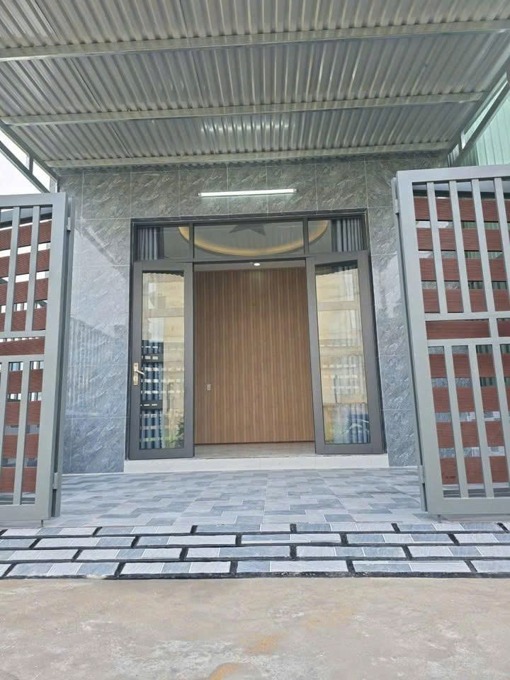 bán gấp căn nhà mới sơn sửa lại 130m2 SHR Phước Hiệp, Củ Chi 750 triệu TL