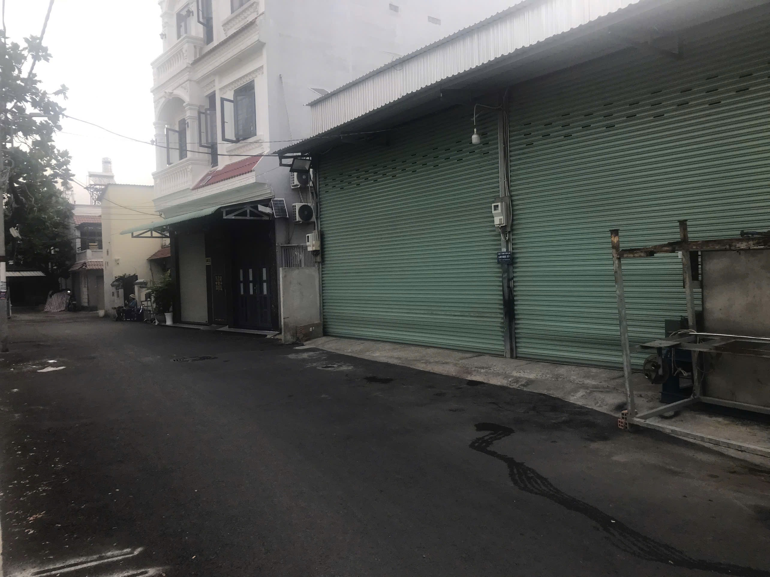 Bán hai lô đất cách mặt tiền đường Lê văn lương 50m,sát bên làng đại học.