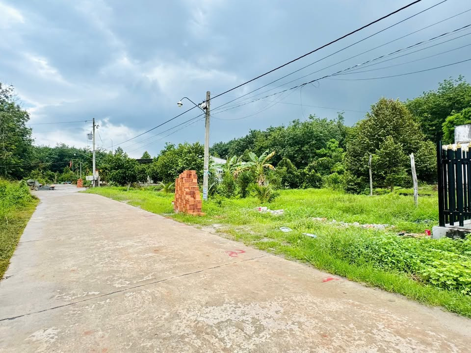 Đất mặt tiền kinh doanh ngang 17m đối diện chợ Phước Sang sổ riêng giá 580tr