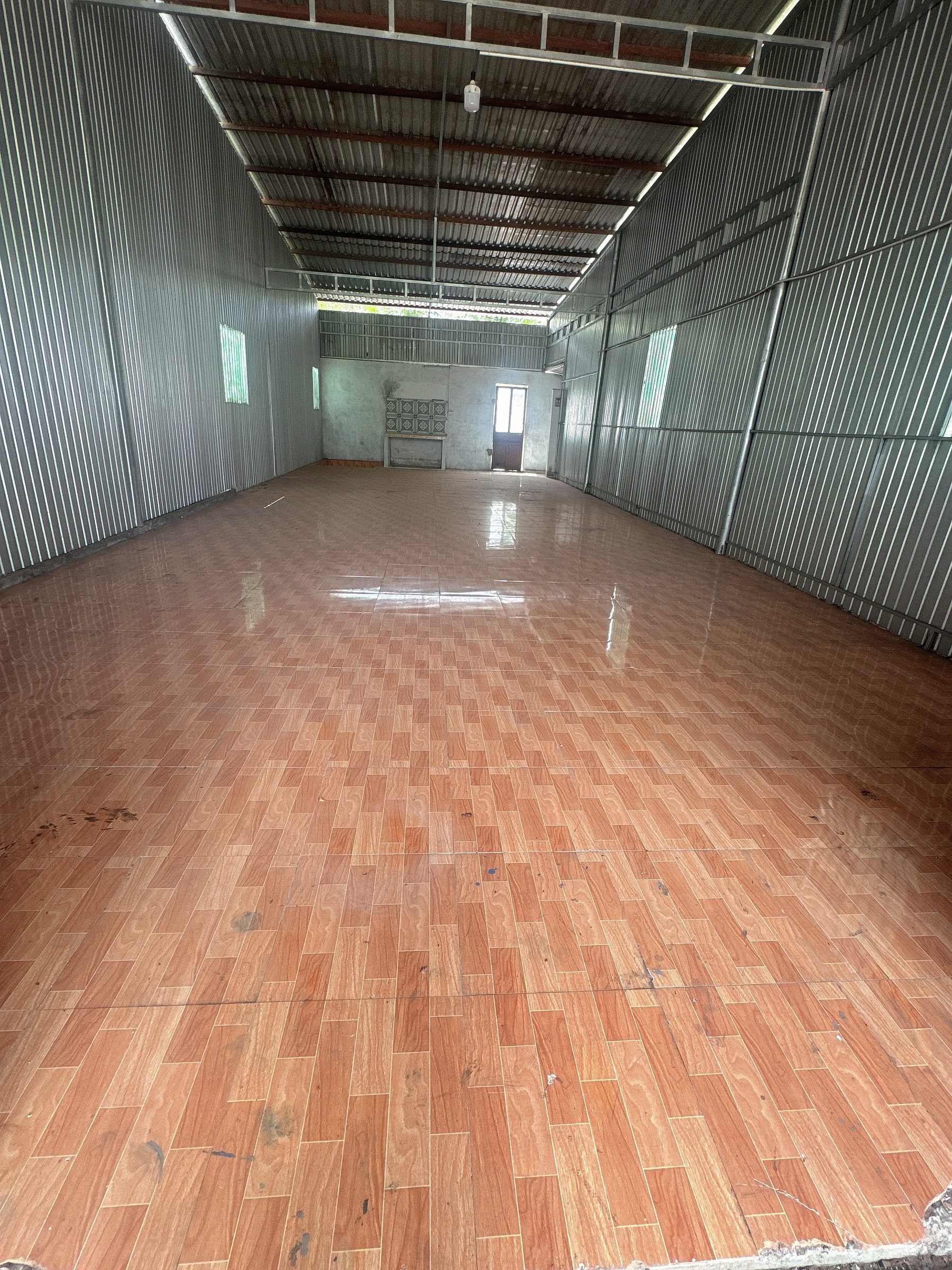 Cho thuê nhà kho mặt tiền đường xe container tại Bến Tre giá 4 triệu