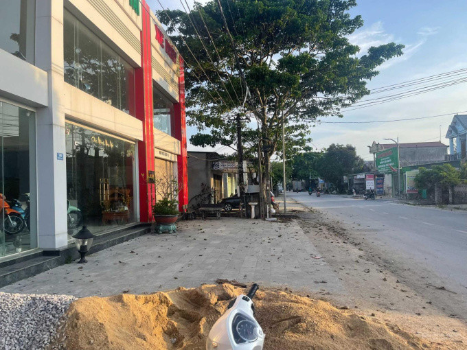 ĐẤT VÀNG TRUNG TÂM QUẢNG GIAO - VỊ TRÍ KINH DOANH ĐẮC ĐỊA BẬC NHẤT
Cơ hội sở hữu "Bất động sản dòng tiền" tại Thôn Việt Trung - Nơi giao thương sầm uất nhất xã Quảng Giao!

📍 Vị trí: Thôn Việt Trung, xã Quảng Giao, huyện Quảng Xương, Thanh Hóa. 📐 Diện 