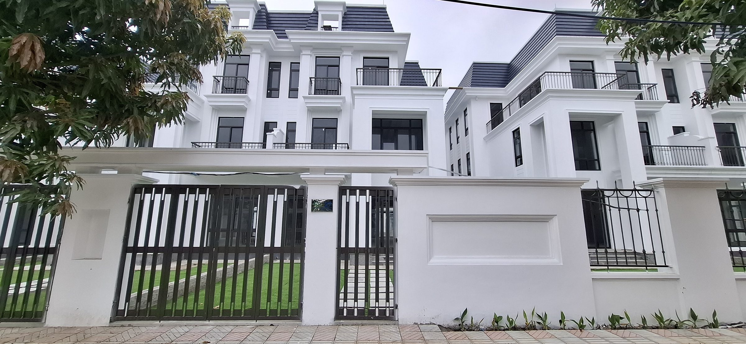 Bán nhà 300m² full thổ cư ngang 10m giá 21 tỷ tại HUD Mê Linh Central