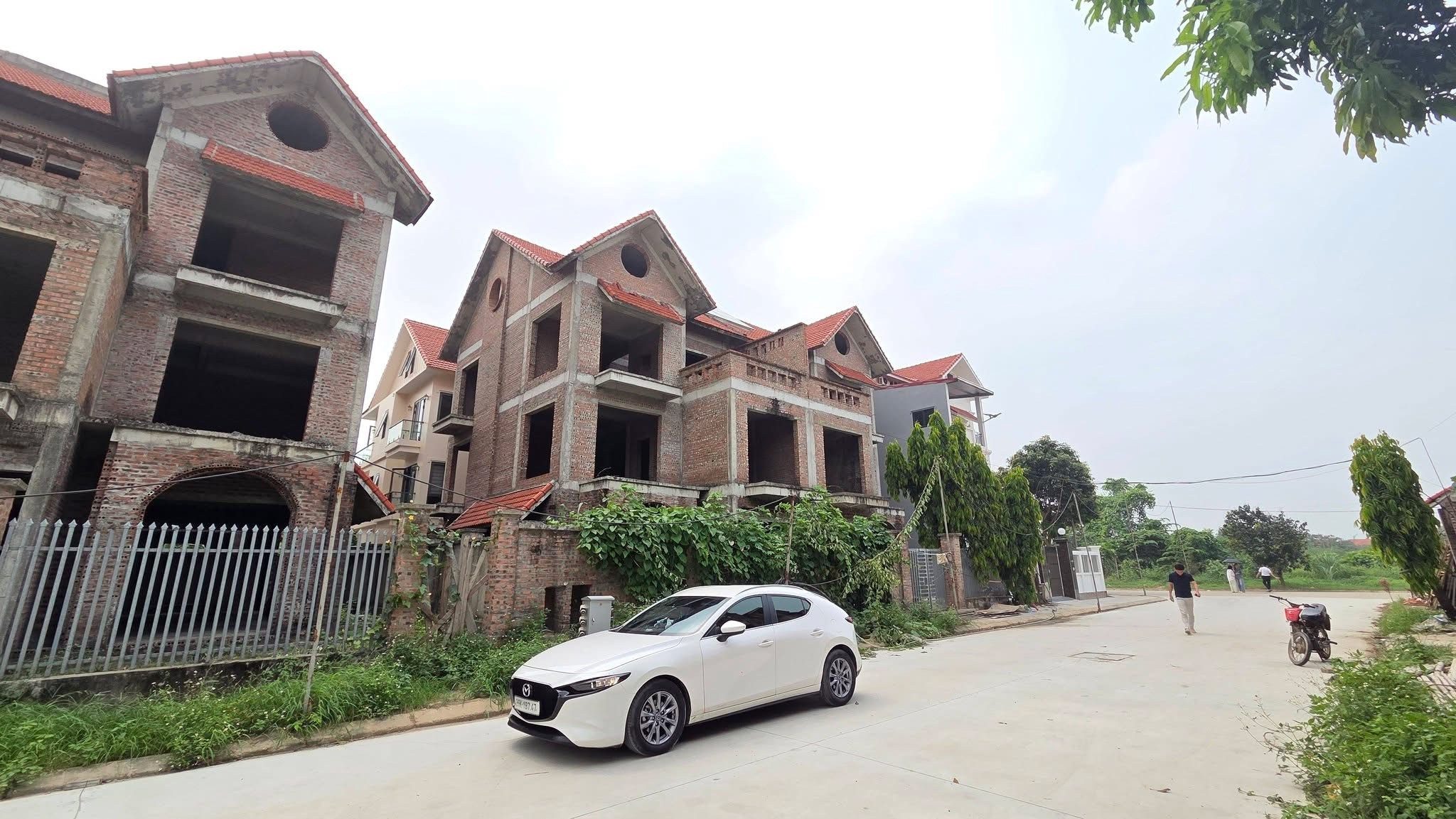 📣📣📣Biệt thự song lập Khu đô thị Quang Minh 180m2, đã bao gồm xây dựng. Giá 12,x tỷ bao gồm thu.ế phí chuyển nhượng.

Hàng xóm Vin Bắc Hồng 385 hecta
#bietthuquangminh #khudothiquangminh #bietthusonglap