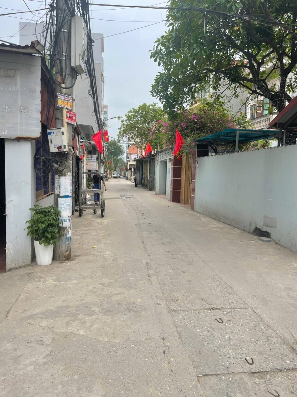 🔉🔉🔉Lô góc đường thông oto 7 chỗ tổ 4 gia thượng 78,3m2 giá 3,x tỷ 
☎️☎️☎️Quan tâm liên hệ hoặc ib em ạ!