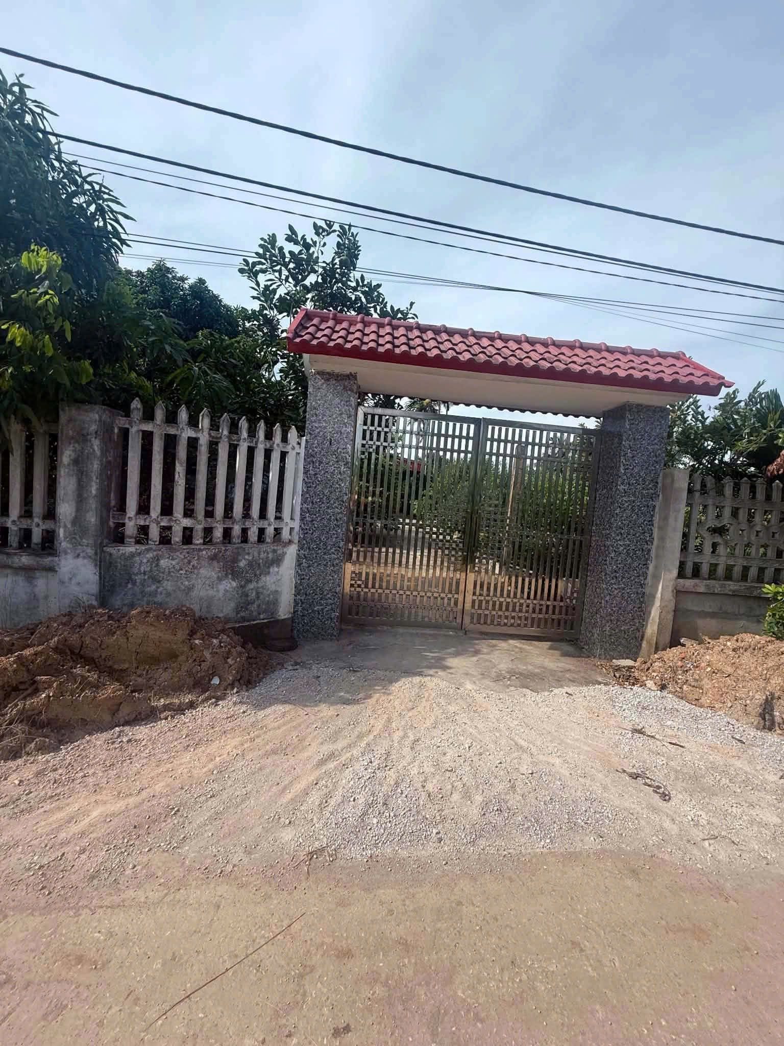 Cần bán gấp nhà xã quang trung. Bán nhà mặt đường chính chủ