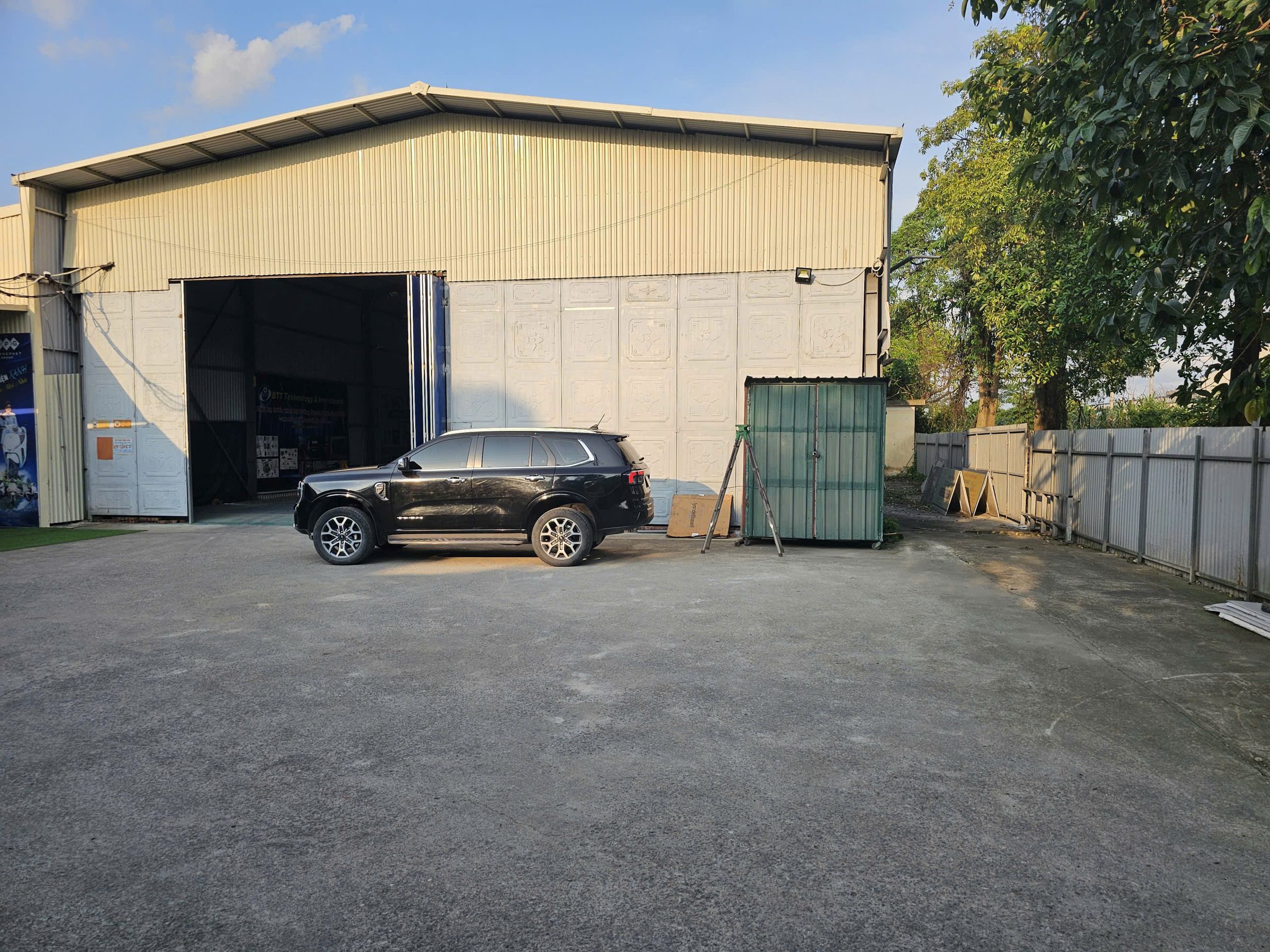 CHO THUÊ KHO TẠI KCN THẠCH THẤT – QUỐC OAI, HÀ NỘI Xe container ra vào thuận tiện, vào tận trong kho