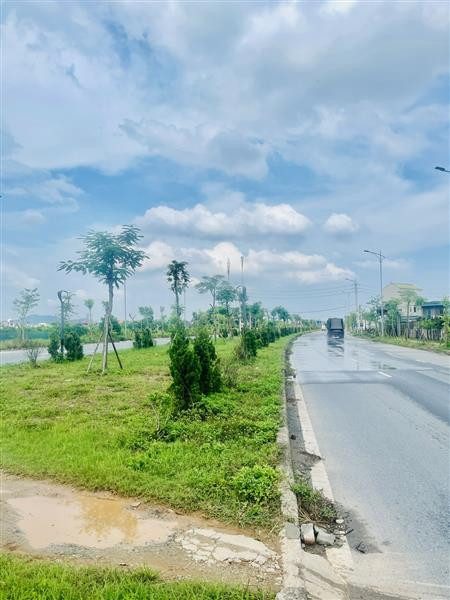THỬA ĐẤT VÀNG THÔN MAI NỘI - ĐƯỜNG Ô TÔ TRÁNH - MẶT TIỀN LÝ TƯỞNG - CÁCH ĐƯỜNG VÕ NGUYÊN GIÁP KÉO DÀI 50M - CHỈ VÀI TRĂM MÉT LÀ RA SÂN BAY NỘI BÀI.