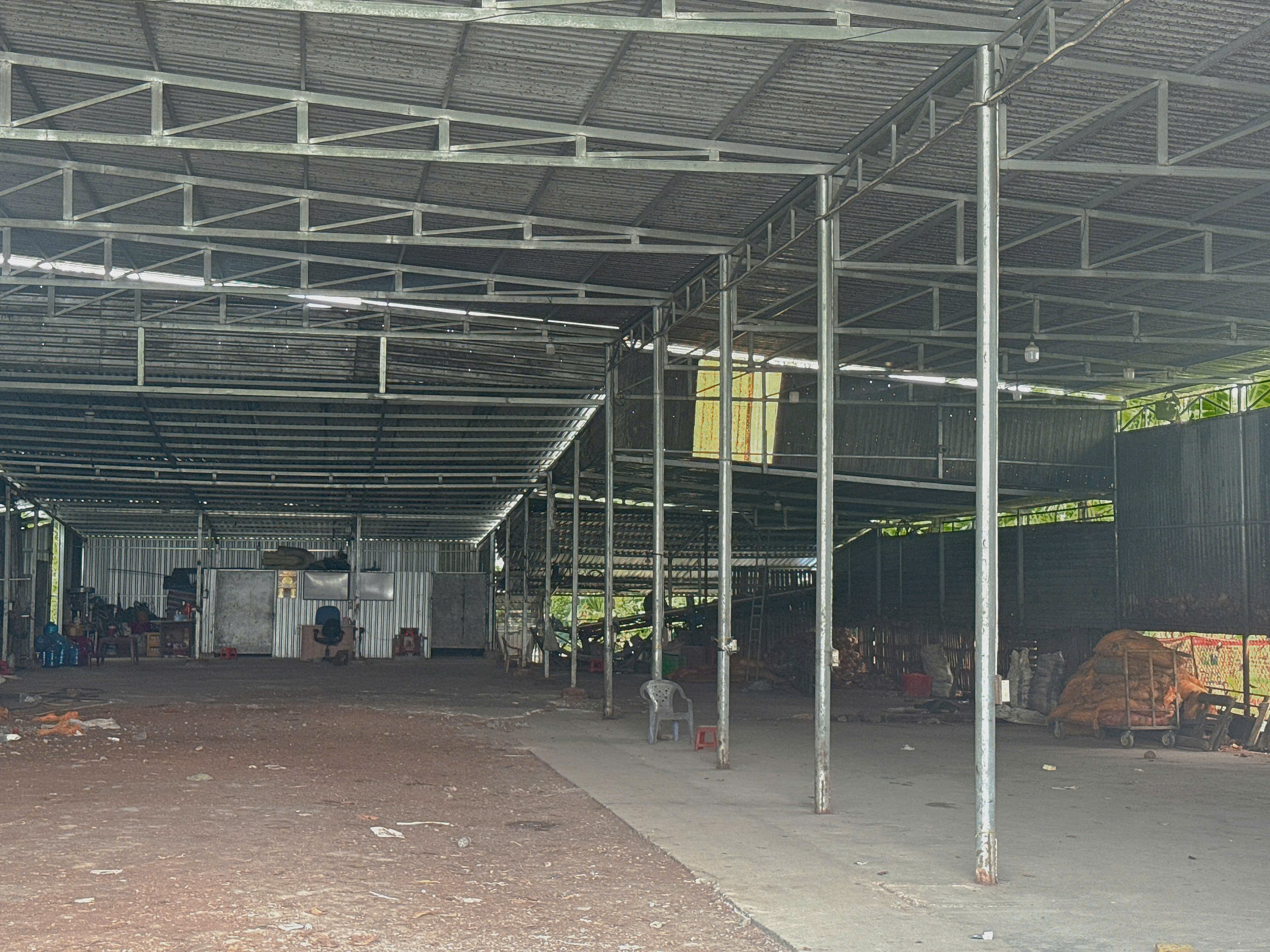 Cho thuê kho 1000m2 mặt tiền đườg container tại TP Bến Tre