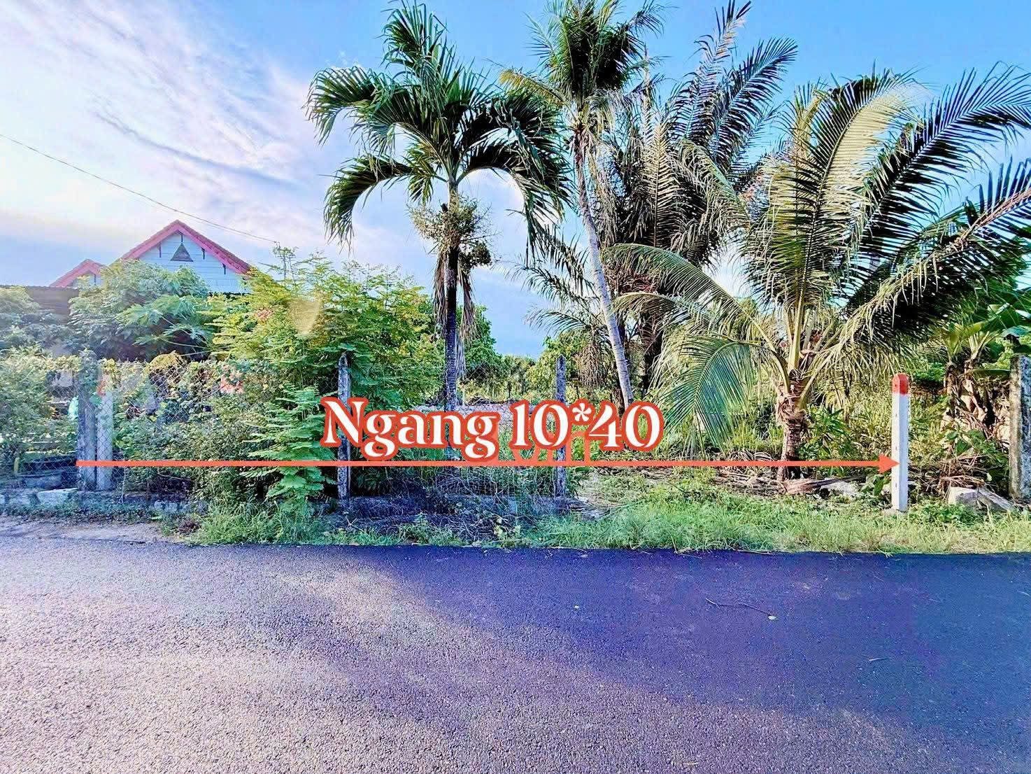 👉400m² ngang 10m*40, thổ cư tại Suối Tiên, chia đc 2 lô, 
Khu dân cư, đường nhựa thông
Hướng Nam mát mẻ
Sổ sẵn
LH:
___👉Giá 1tỷ650 ( 4,1tr/m2) . , nhờ cả nhà hỗ trợ