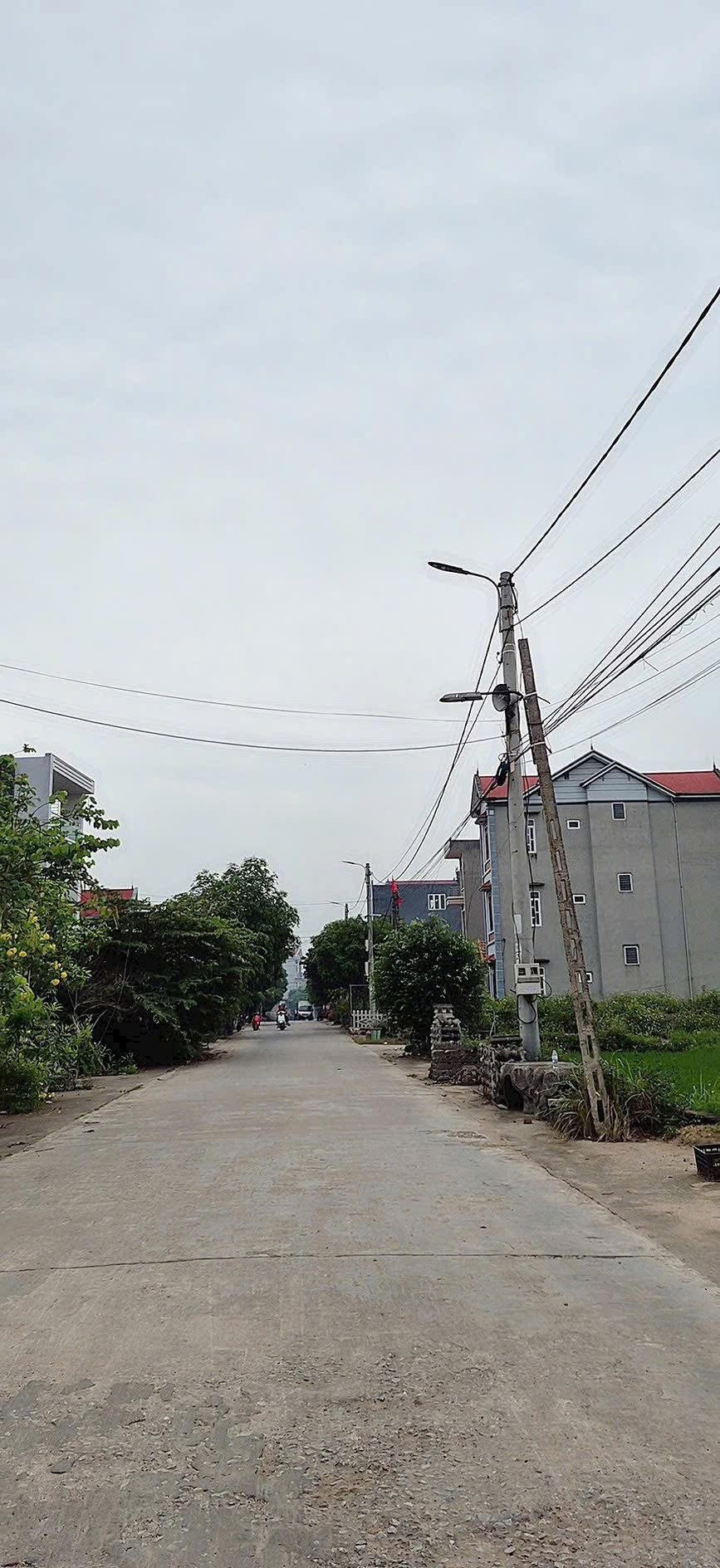 🍀🍀LÔ ĐẤT KINH DOANH ĐẸP – TRỤC CHÍNH NGỌC SƠN, PHƯỜNG TÂN AN 💎💎

🏡 Diện tích: 100m²
📏 Mặt tiền: 5m vuông vắn
🛣️ Đường rộng 2-3 ô tô tránh nhau thoải mái
🏪 Vị trí đẹp, kinh doanh được ngay
👨‍👩‍👧‍👦 Dân cư đông đúc, hiện hữu
📈 Quy hoạch đồng bộ, tiềm 