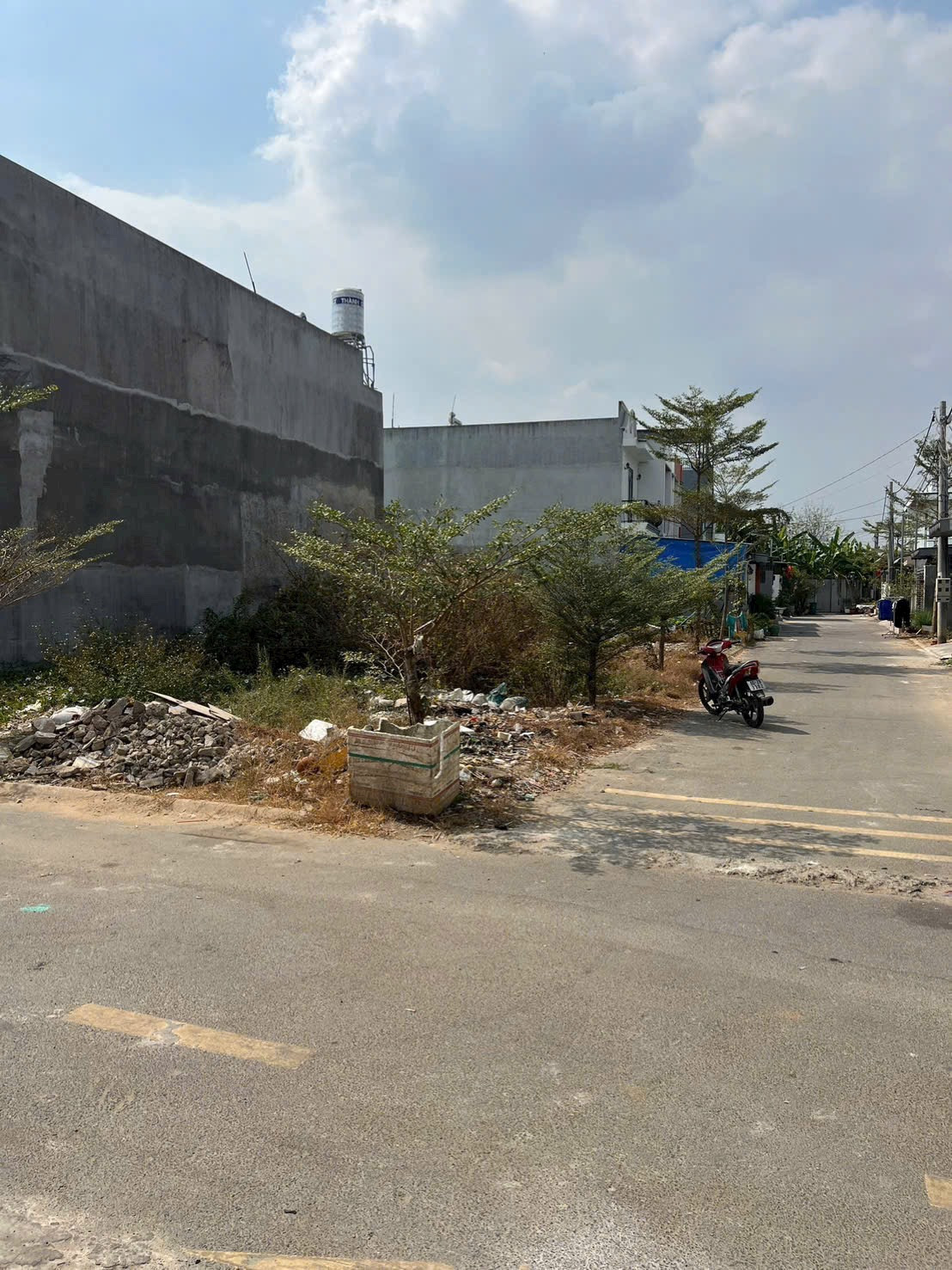 Bán 2 lô đất liền kề gần cầu bạch đằng 2 kết nối tân uyên bình dương, cách đường lớn 100m. Đường nhựa thông thoáng dân cư kín