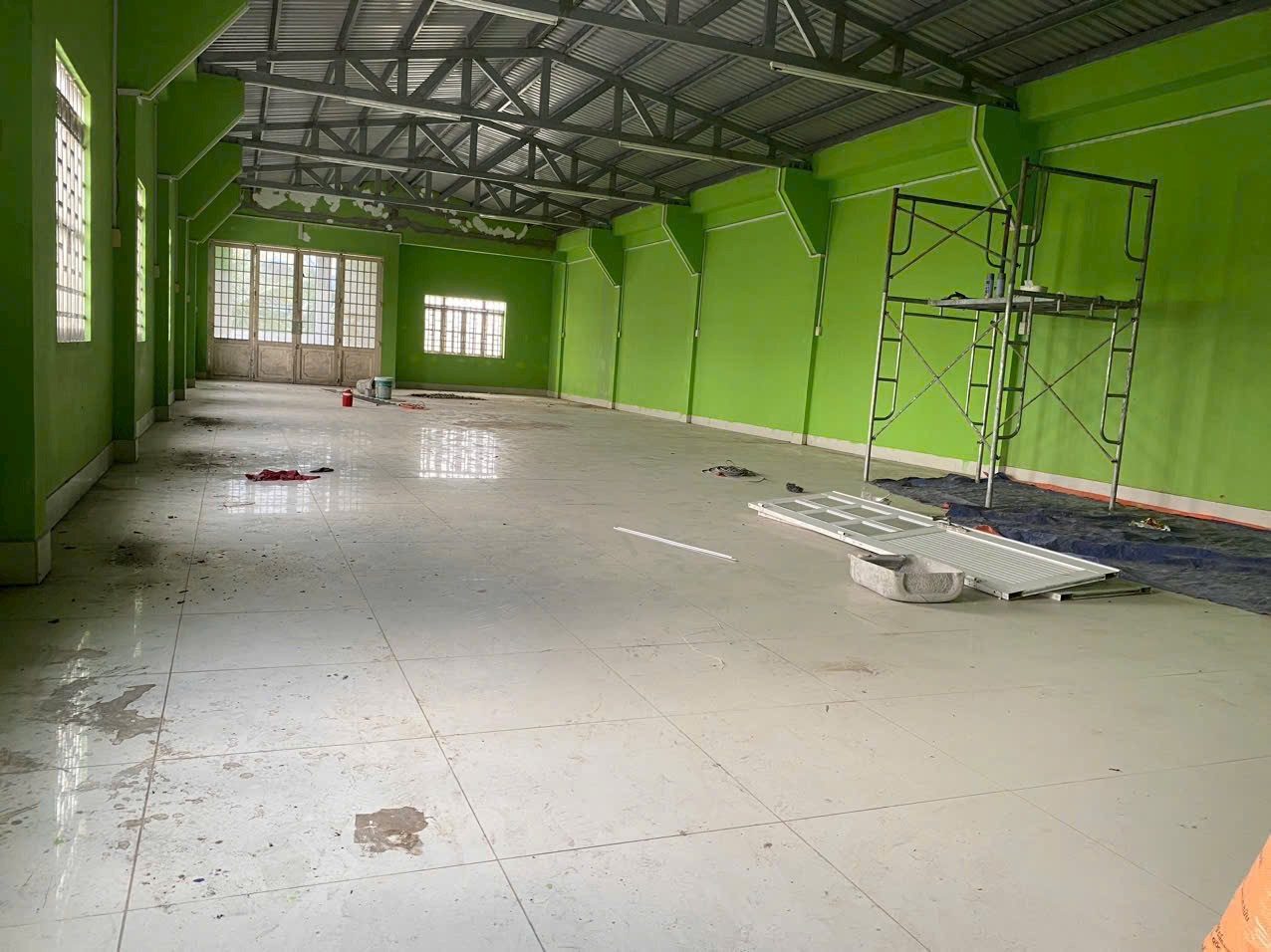 Bán hoặc cho thuê Xưởng 1800m2 (36x54) có 900m2 thổ cư, 1/ Nguyễn Hữu Trí 300m, Tân Bửu, Bến Lức, Long An
