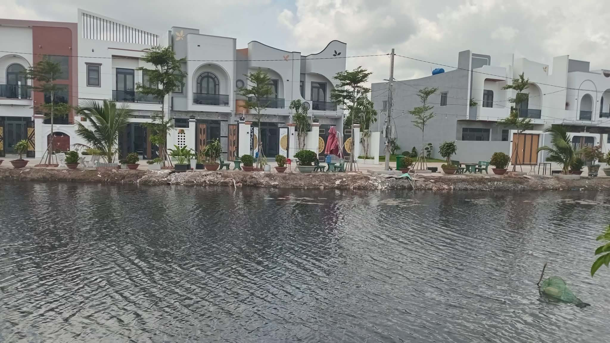 Bán Đất 100m2 có sẵn 100 m2 thổ cư giá 1.55 tỷ tại - Chọn - Xã Tân Bửu Huyện Bến Lức Long An