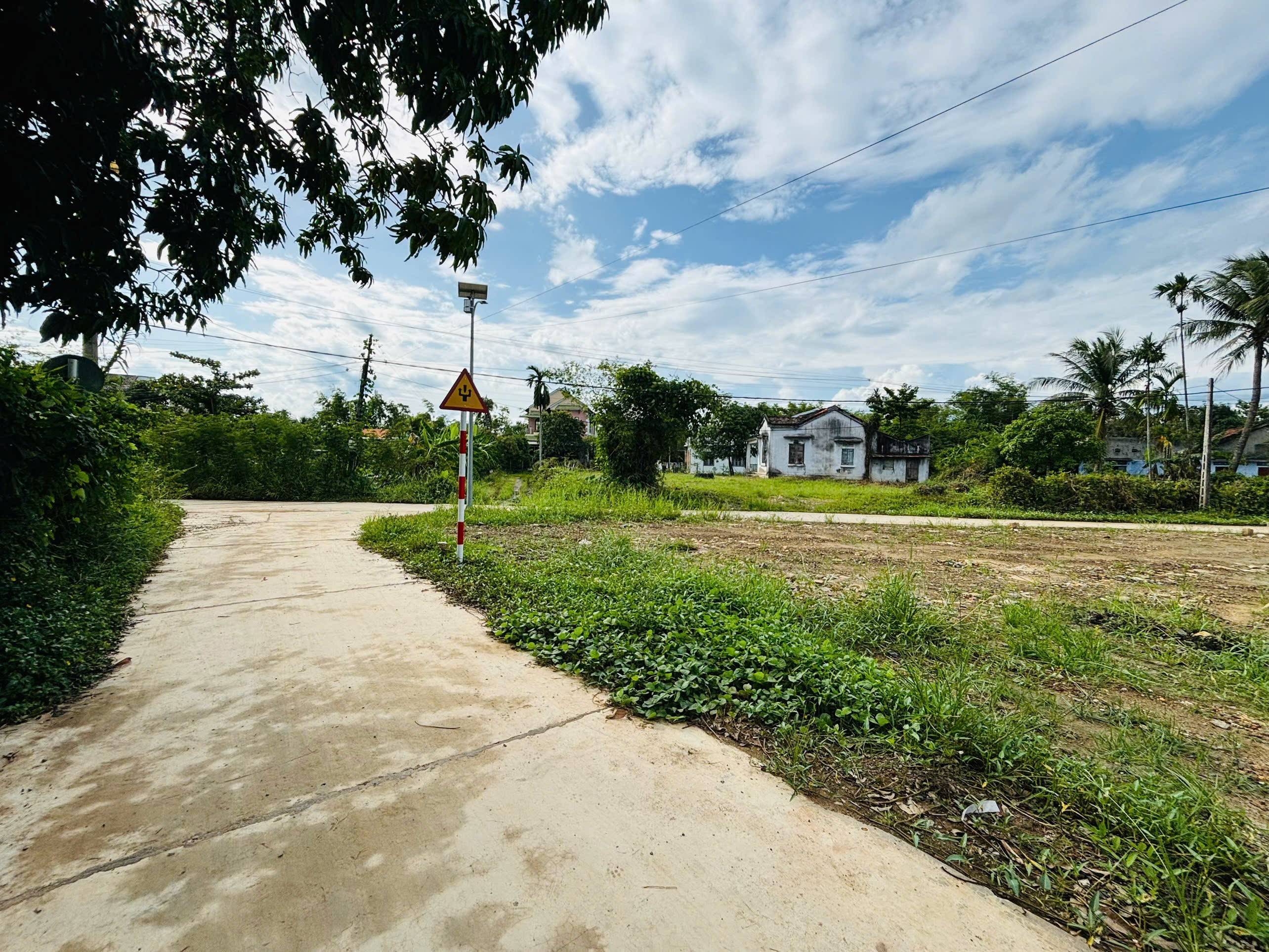 0938.113.403 Bán lô góc 2 mặt tiền Ninh Bình sát trung tâm thị xã Ninh Hòa 130.8m² ngang 12.86m giá 600 triệu Xã Tân Định,