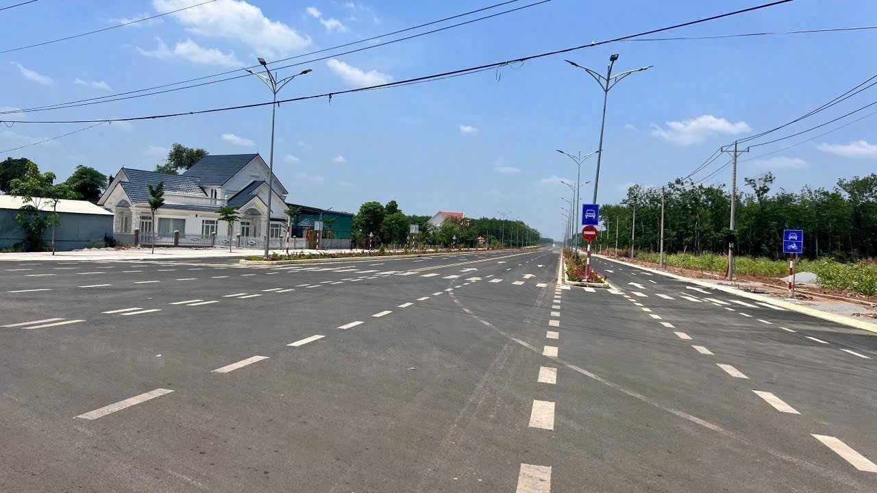 đất mặt tiền đường lớn kế bên Tuyến 3 đã lên nhựa đi thẳng vào khu công nghiệp 4200ha