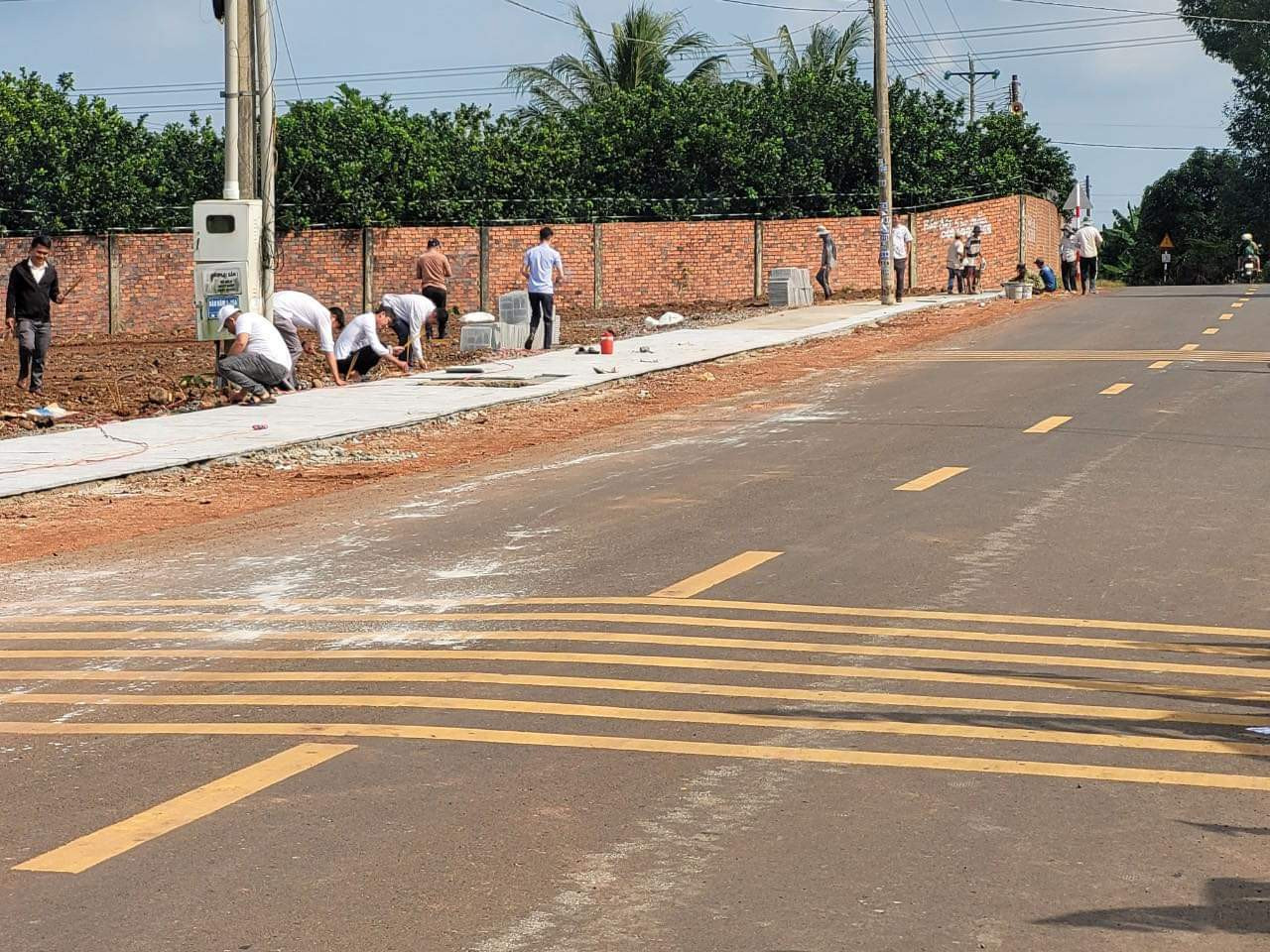 2 LÔ CẦN BÁN GẤP 10X40=400M2 TC SHR NGAY CHỢ ĐƯỜNG 18M GIÁ 290TR/s 093.888.9035