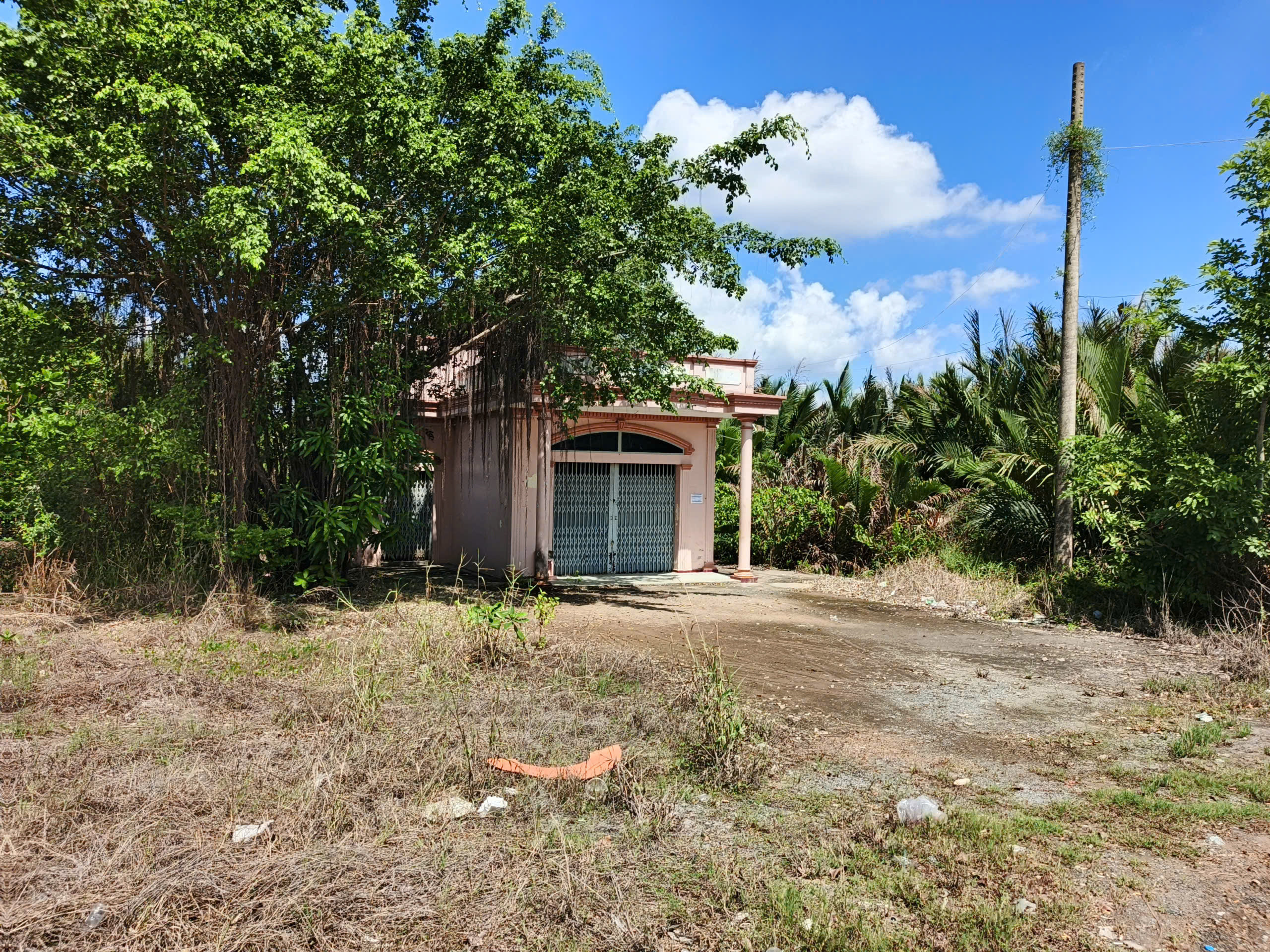 Bán đất 556m² full thổ cư ngang 30m giá 6.73 tỷ tại Xã Tân Lân