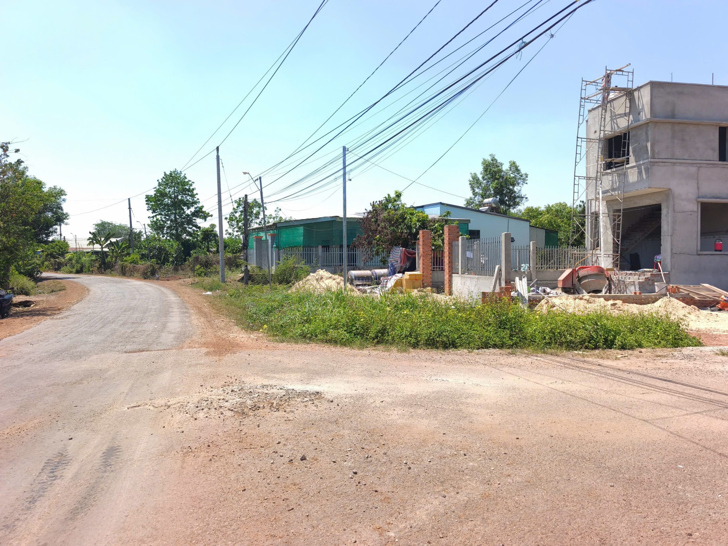 Bán đất 380.7m² có sẵn 100m² thổ cư ngang 12m giá 275 triệu tại Xã Tân Lợi