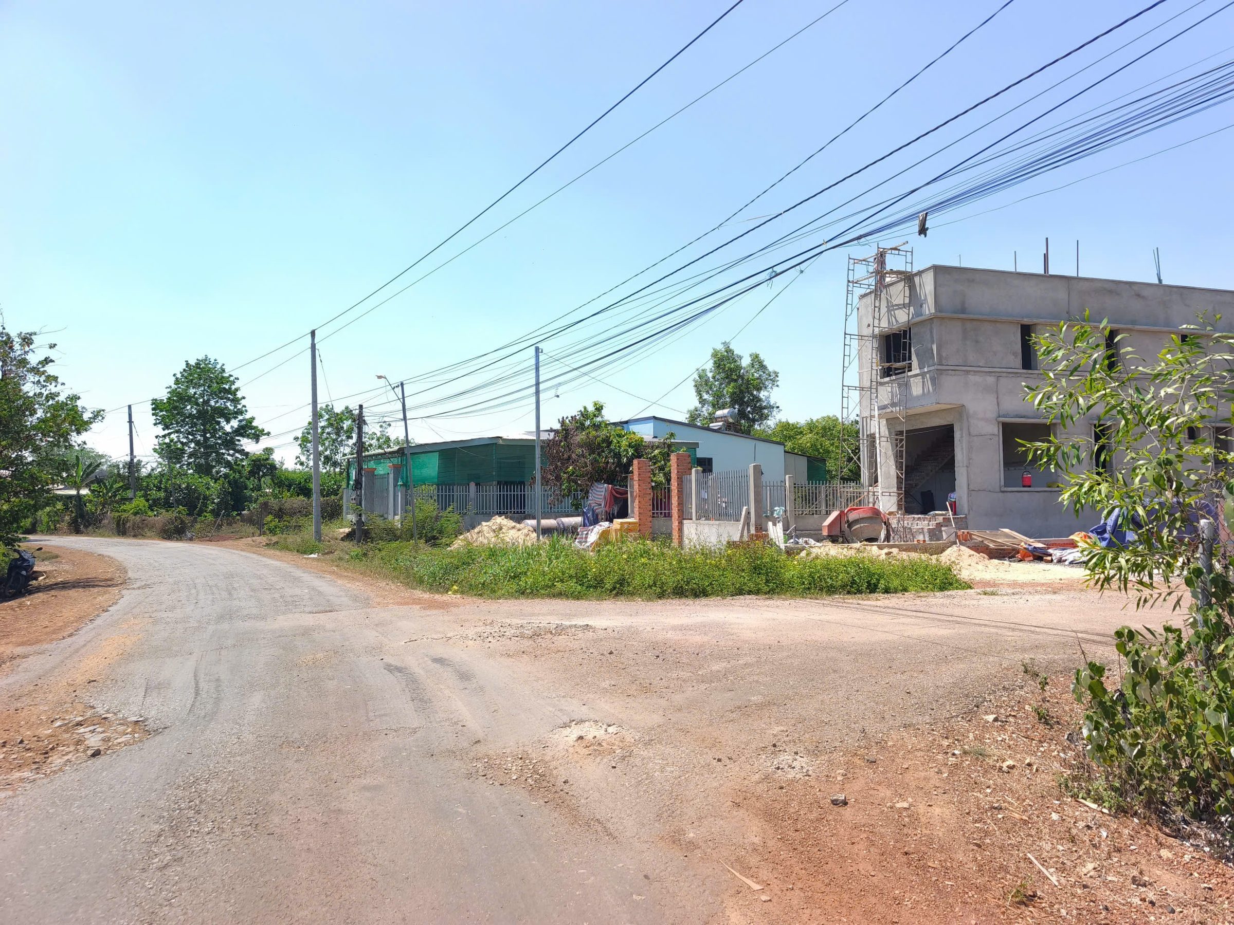 Bán đất 161.1m² có sẵn 100m² thổ cư ngang 5m giá 250 triệu tại Xã Tân Lợi