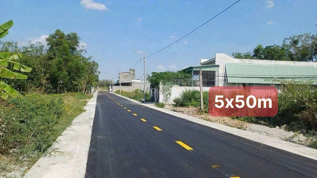 Bán đất 250m2, 100m2 thổ cư, giá full 750tr, sát vách Chợ Tân Long.