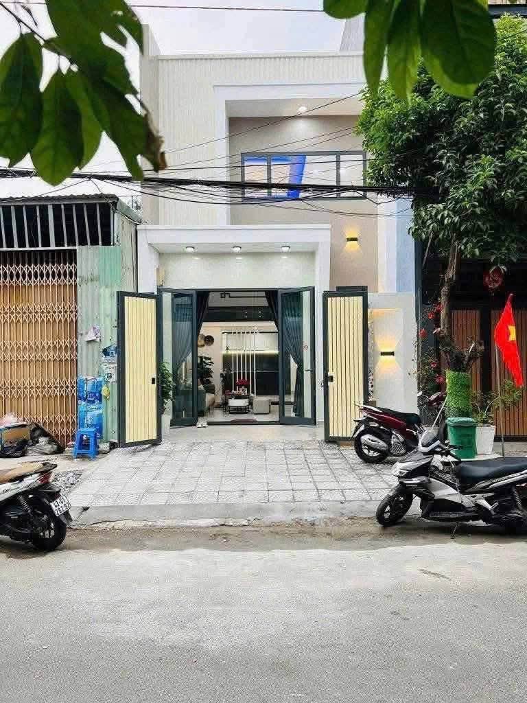 Chủ cần bán gấp để xoay tiền làm ăn nhà 90m2,1 trệt 1 lầu,giá 1tỷ2,3PN,2WC tại Tân Nhựt,HCM. Liên hệ: 0559371035 gặp Bảo Ngọc