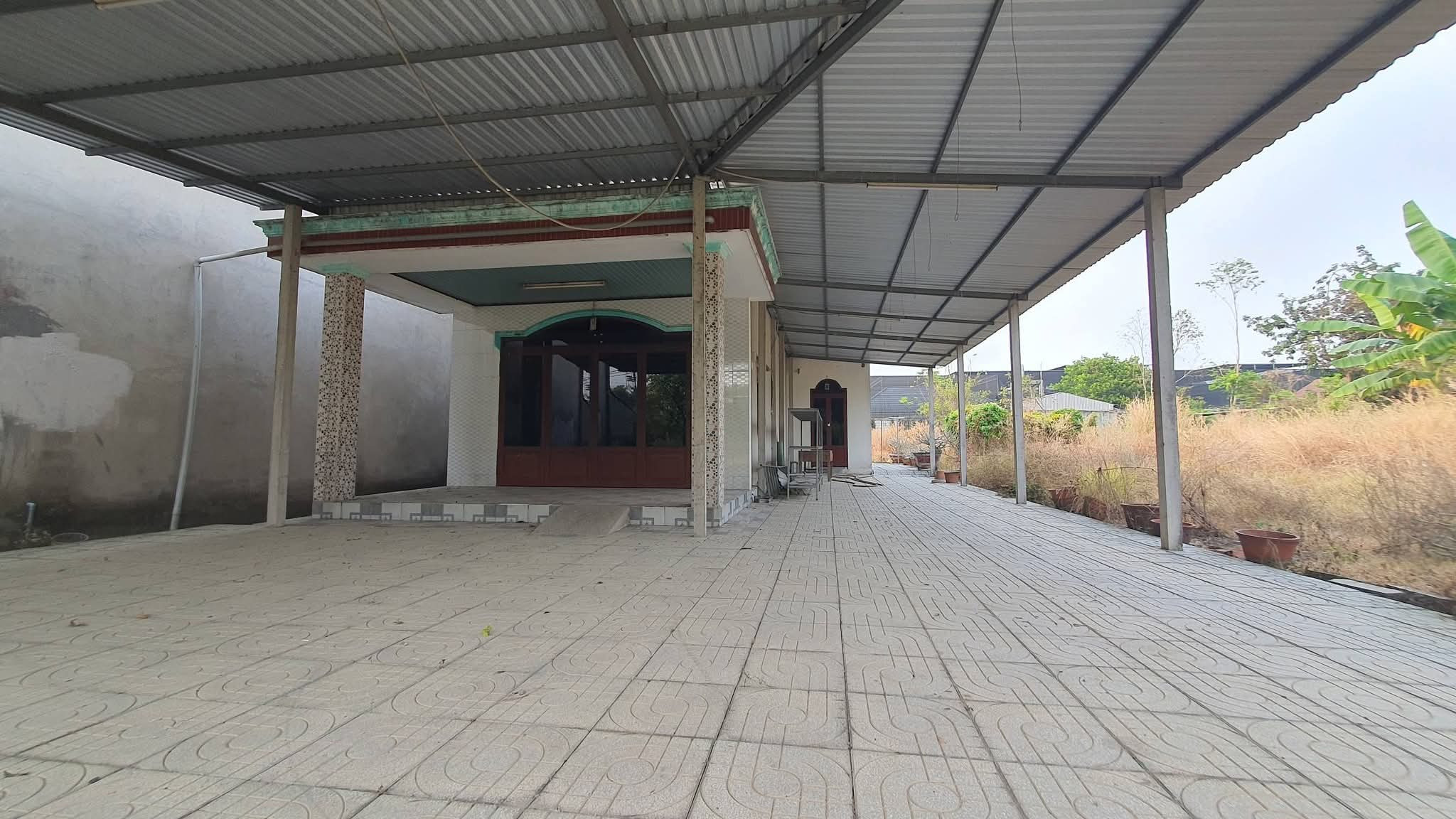 Bán nhà vườn 1/Nguyễn Kim Cương xã Tân Thạnh Tây Củ Chi TPHCM, DT: 1000m2, giá ngộp chỉ: 2,8 tỷ.
