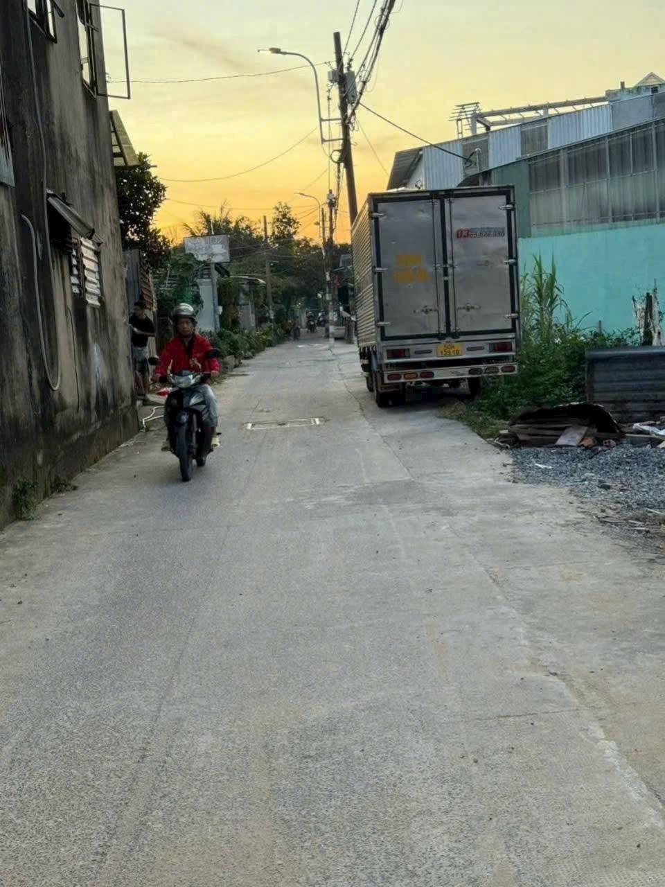 SOS SOS Cần bay gấp lô đất 100m2 gần Song Hành_giá chỉ 2 tỷ_thiện chí thương lượng thêm_Sổ sẵn nhanh lẹ
