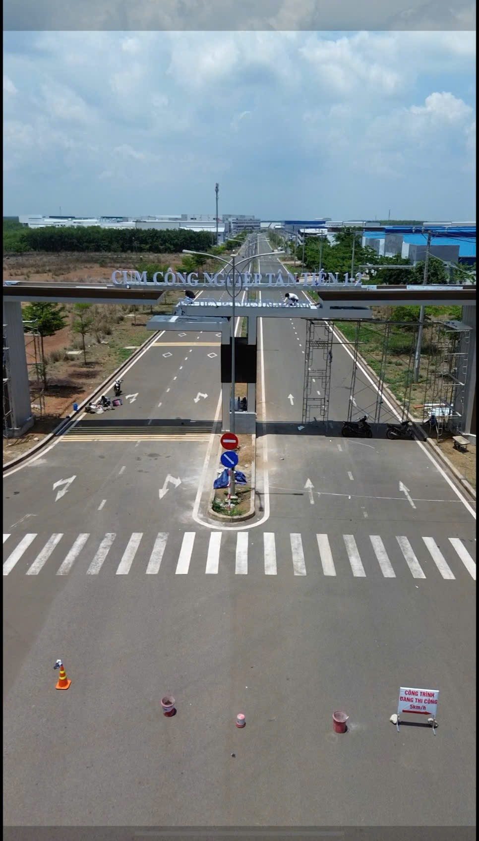 Sỉ và lẻ Nguồn Kín lô góc hai mặt tiền ngã tư xuyên tâm