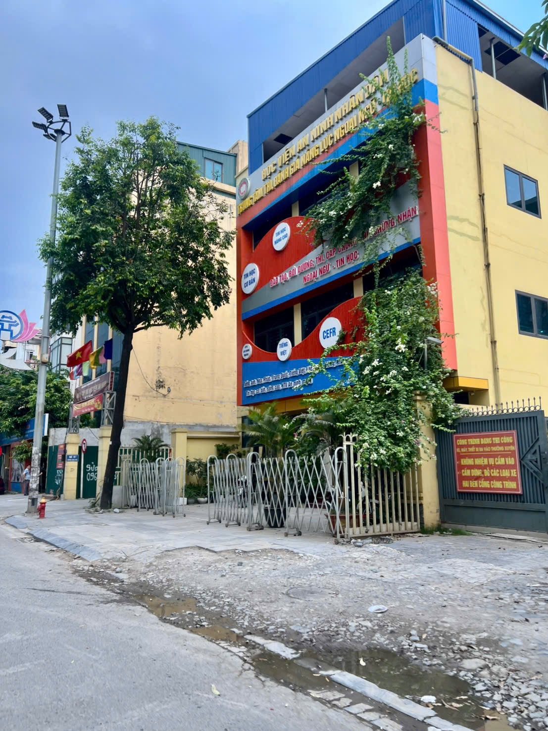 NHÀ MẶT NGÕ - PHÂN LÔ - VỈA HÈ Ô TÔ TRÁNH - KINH DOANH- ĐƯỜNG CHIẾN THẮNG - VĂN QUÁN - DT 35M / 7T / GIÁ HƠN 13 T.Ỷ