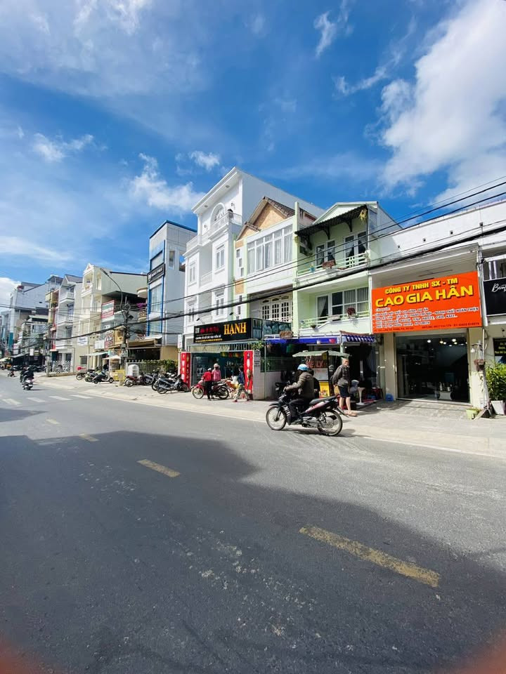BÁN BỚT TÀI SẢN CHỦ CẦN MỞ RỘNG KINH DOANH , BÁN QUÁN ĂN 750 M2 CHỈ 11 TỶ