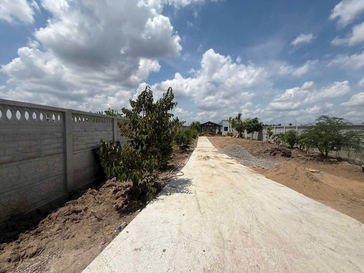 Bán nhà vườn mới xây có sân vườn , chòi thủy tạ xã Thạnh Đức tdt 1000m2 ( 300m2 thổ) giá 3 tỷ