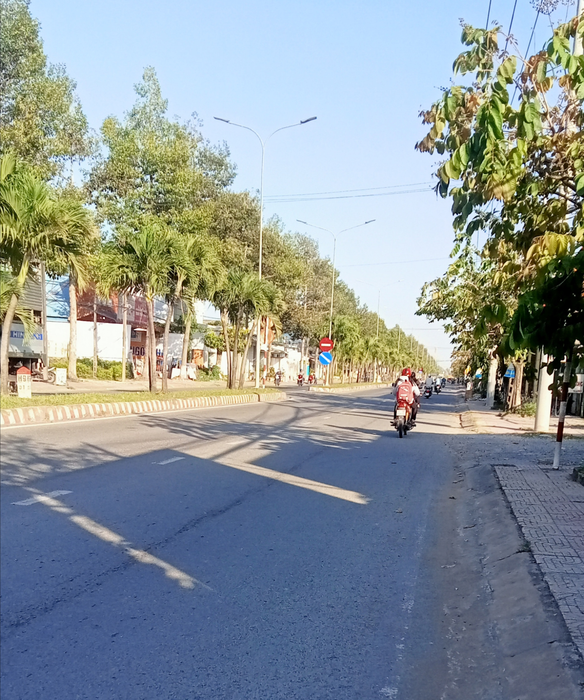 BÁN DÃY PHÒNG TRỌ MẶT TIỀN QUỐC LỘ 57 VĨNH LONG