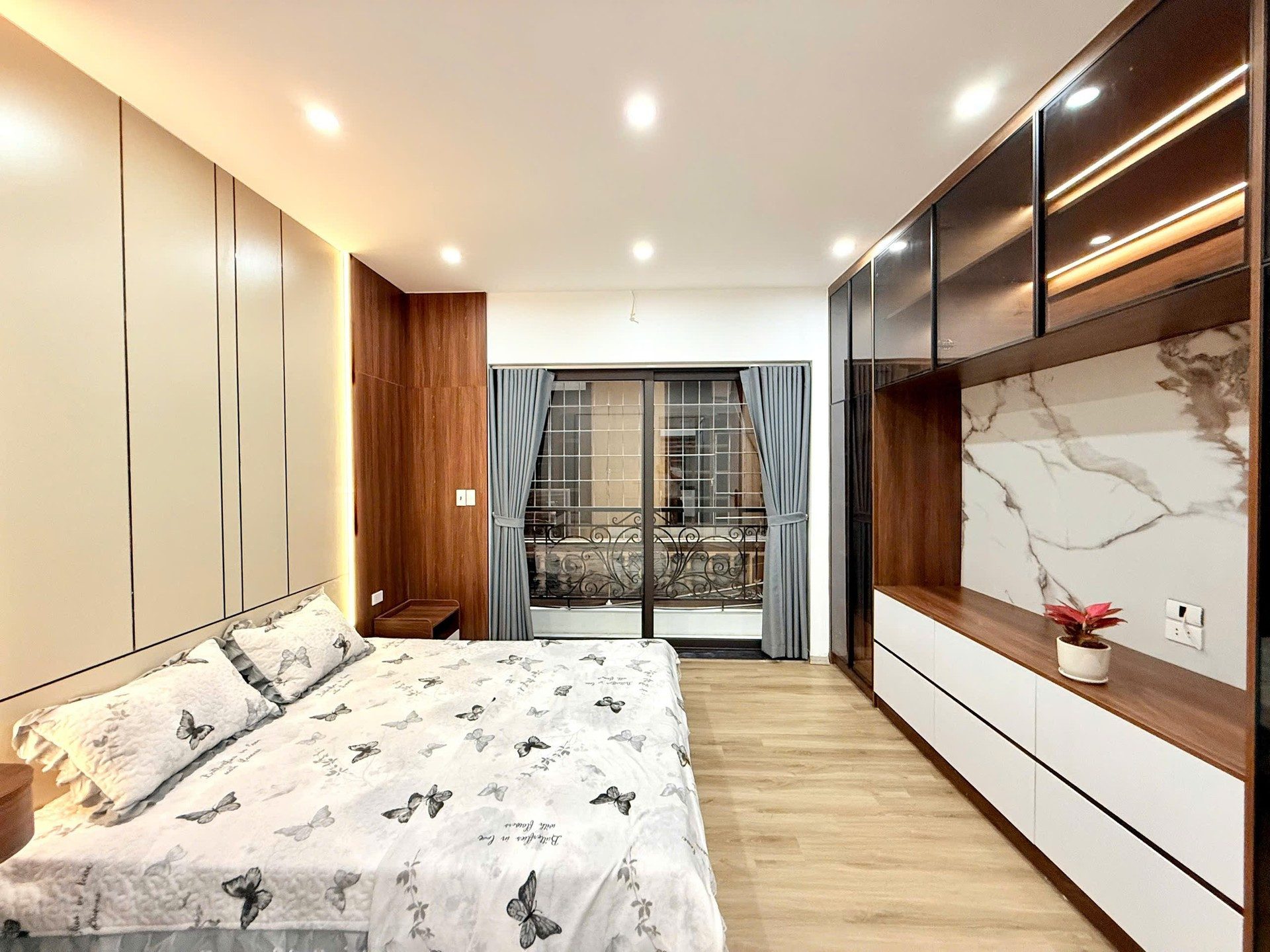 Bán nhà Kim Giang – Giá 12 tỷ – DT 35m² x 7 tầng – MT 4m – Lô góc 1 nhà ra phố, Thang máy, Dòng tiền 20tr/tháng
