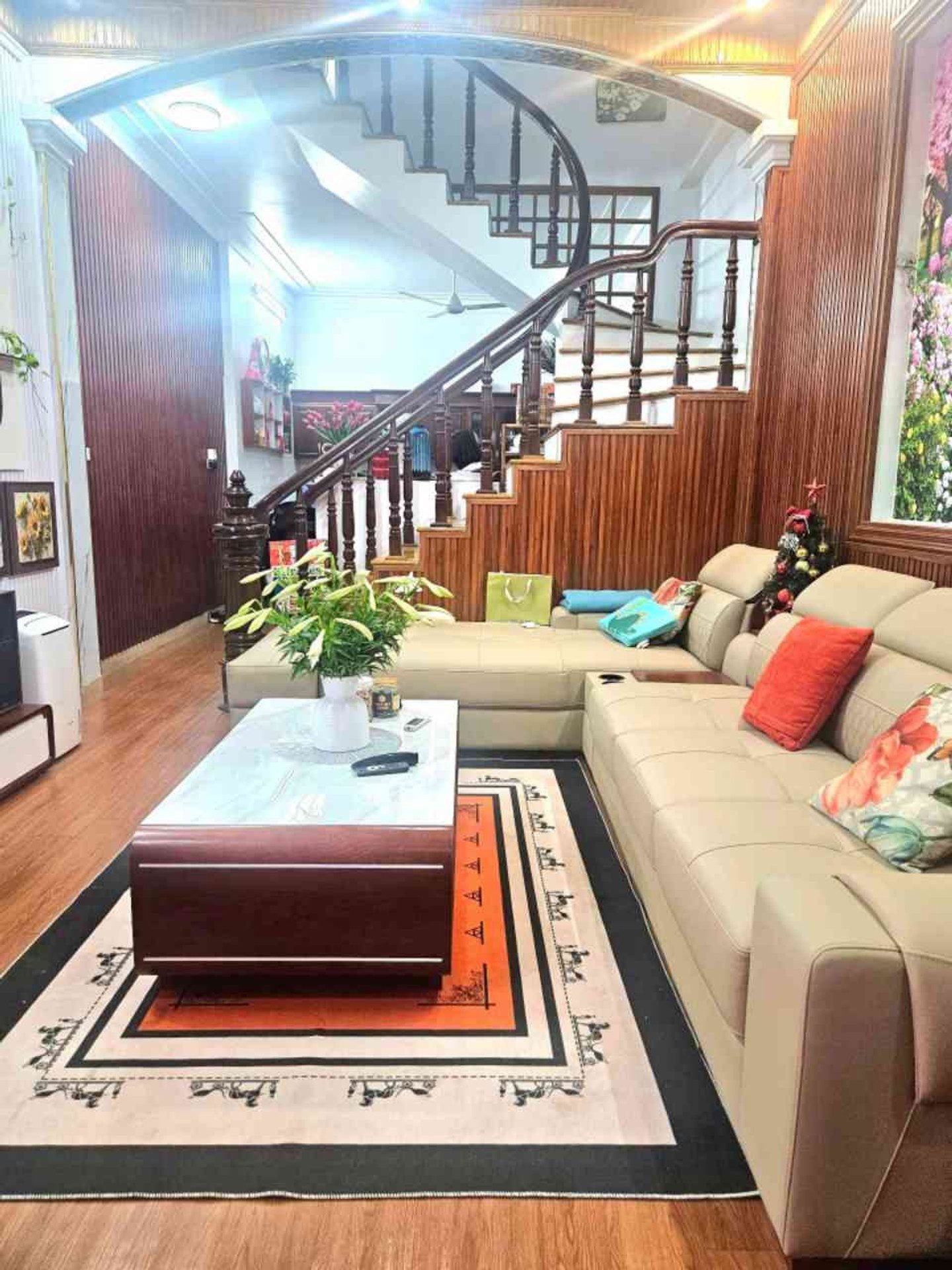 Bán nhà Kim Giang, Hoàng Mai – Giá 14.6 tỷ – DT 60m² x 4 tầng – MT 4.5m – Ô tô đỗ cửa, 2 mặt thoáng, Full nội thất xịn