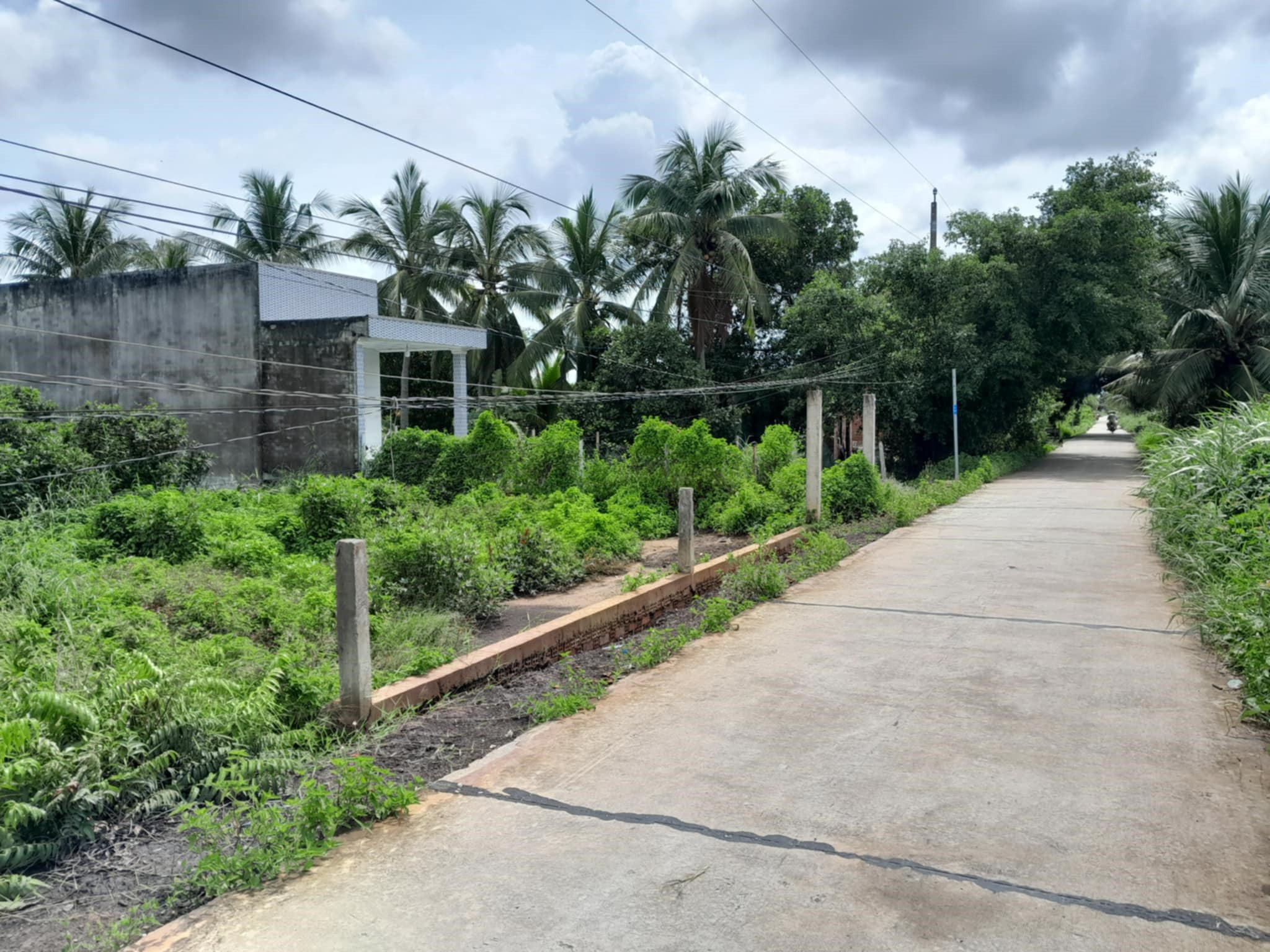 Bán đất 11400m², có sẵn 900m² thổ cư, ngang 80m, giá 13 tỷ tại khu tây tp.HCM