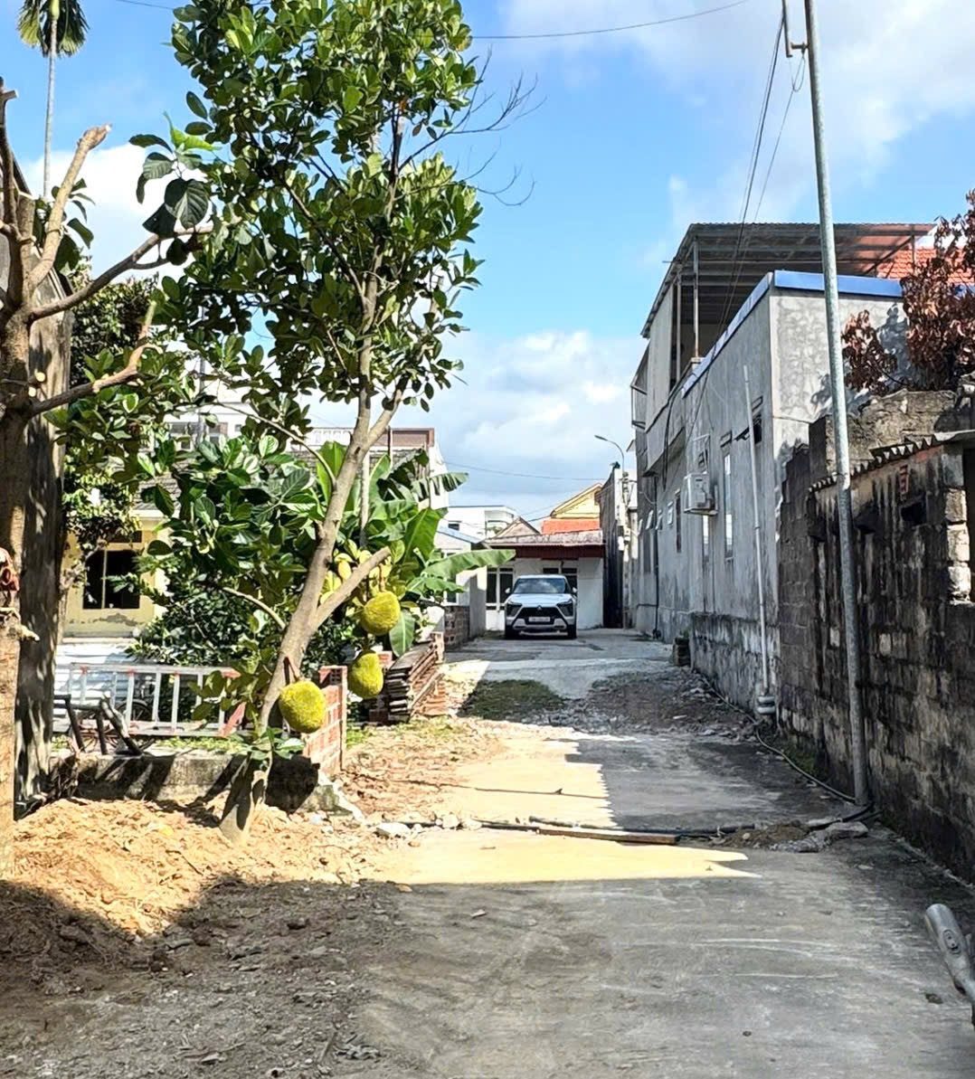 Bán 60 m Thiên Hương ngõ ô tô 7 chỗ đỗ cửa cách đường thôn 120m. Đi 10 p ra vsip.l/h:076,231.9990 em Thúy