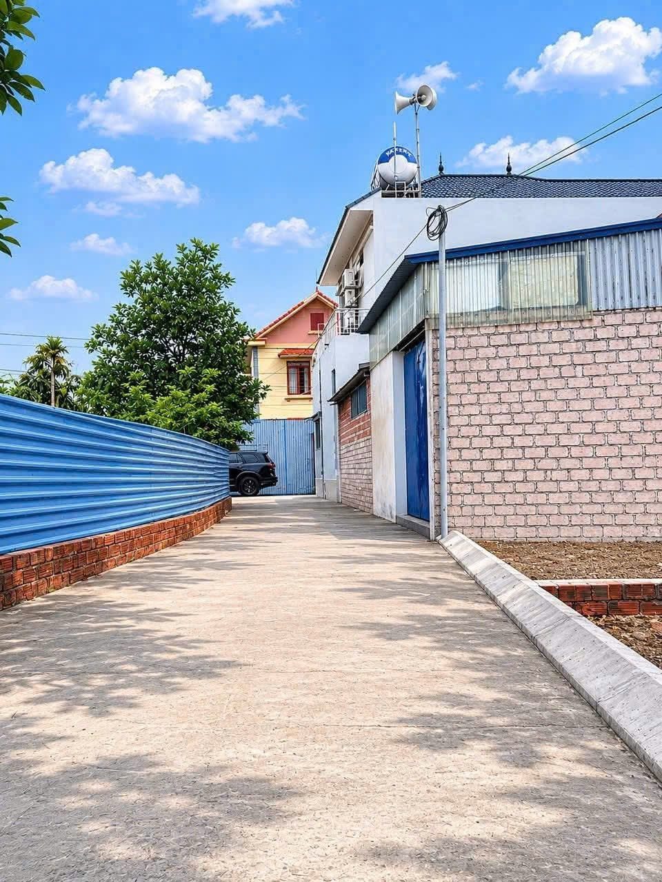 Ban LÔ ĐẤT ĐẸP 71,6M² TẠI THÔN 9 CŨ – PHƯỜNG THIÊN HƯƠNG.L/h:076,231.9990 e Thuý
Diện tích 71,6m², vị trí đẹp, view cánh đồng thoáng mát, không gian sống yên bình, trong lành.
Khu vực dân cư đông đúc, tiện ích đầy đủ:
Gần trường học các cấp
Gần chợ dâ