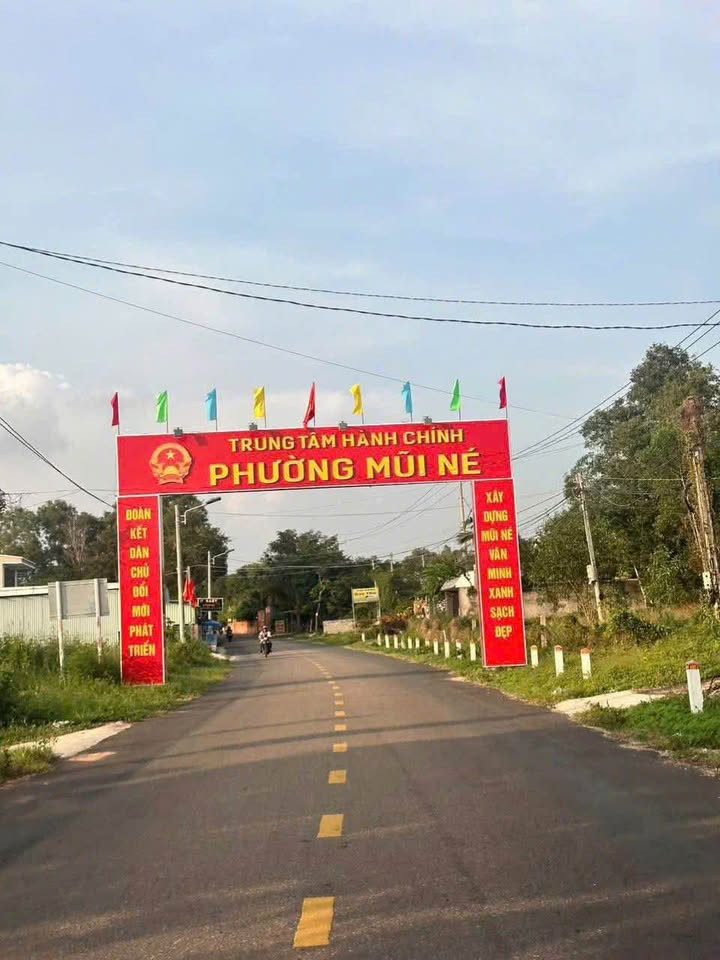 Bán 1100m2 lô hai Trần Bình Trọng đằng sau Góc Riêng cafe. LH: 097409087