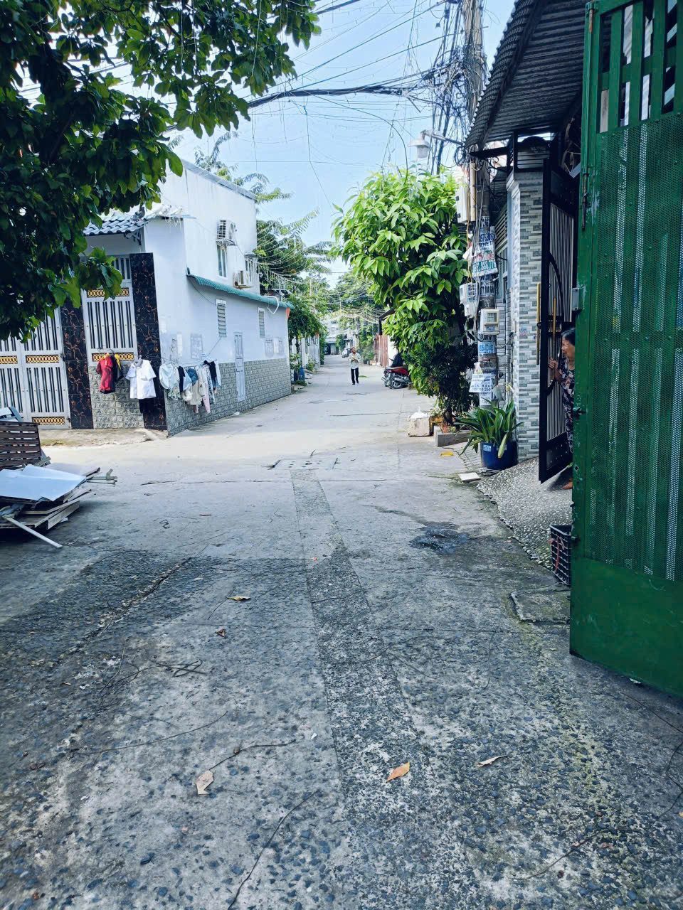 Cần bán nhà cấp 4 tại Ấp Đông 4 Thới Tam Thôn Hóc Môn

DT: 4,7x22 nở hậu 4,85 m
 
Full thổ cư  , nhà còn cứng cáp , sạch sẽ 

Khu dân cư nhà ở sát kín

Đường ô tô 7 chỗ đậu trước nhà , hẽm cụt an ninh , yên tĩnh

🍃Giá : 5ty5 còn tl